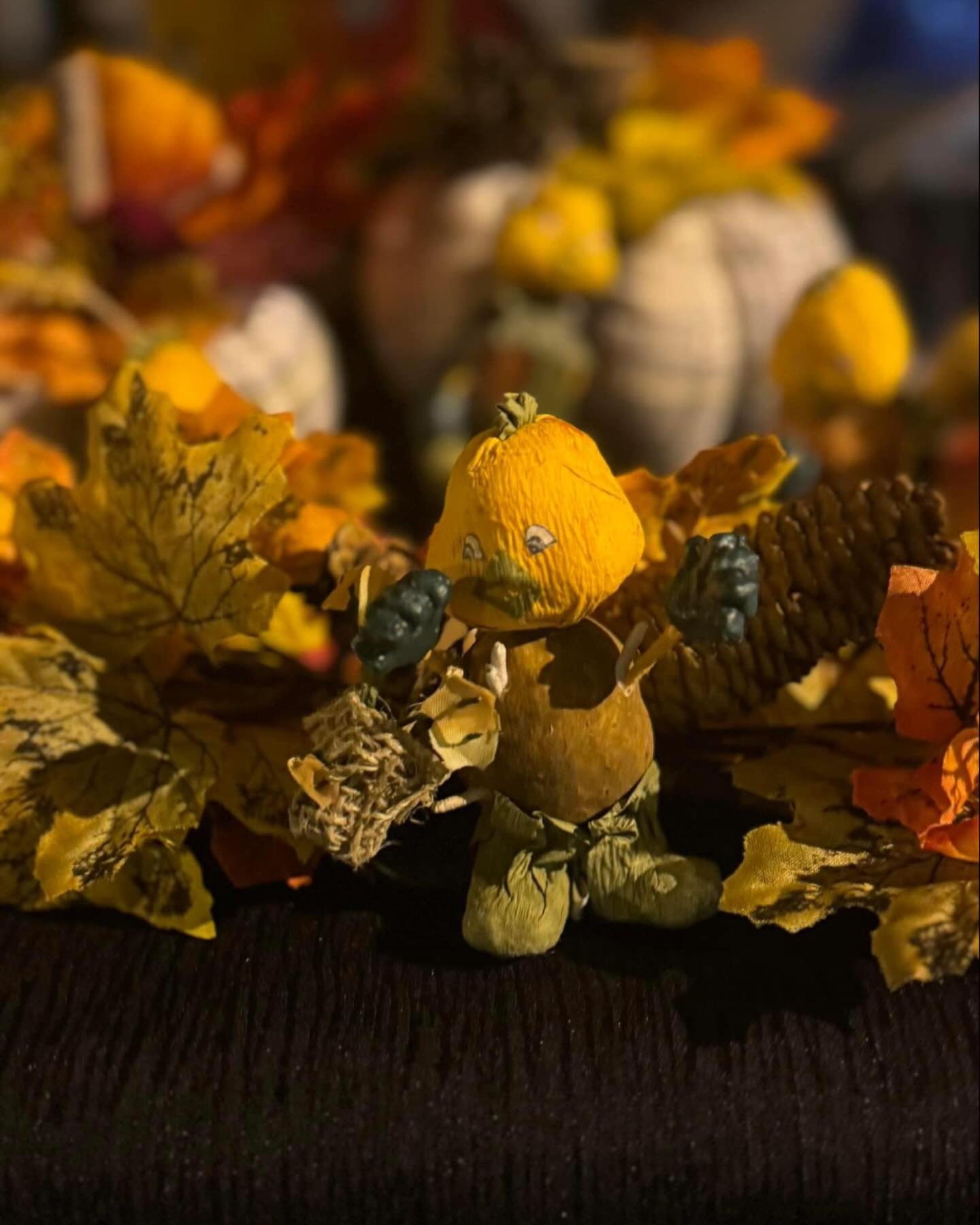 Good morning&hellip;
We are back this morning at Kal Tire for another beautiful fall day at the Vernon Farmers Market..
Fresh local veggies, seafood, sweets &amp; treats and so much more at the Vernon Farmers Market.
@topfans @vernon_farmers_market @