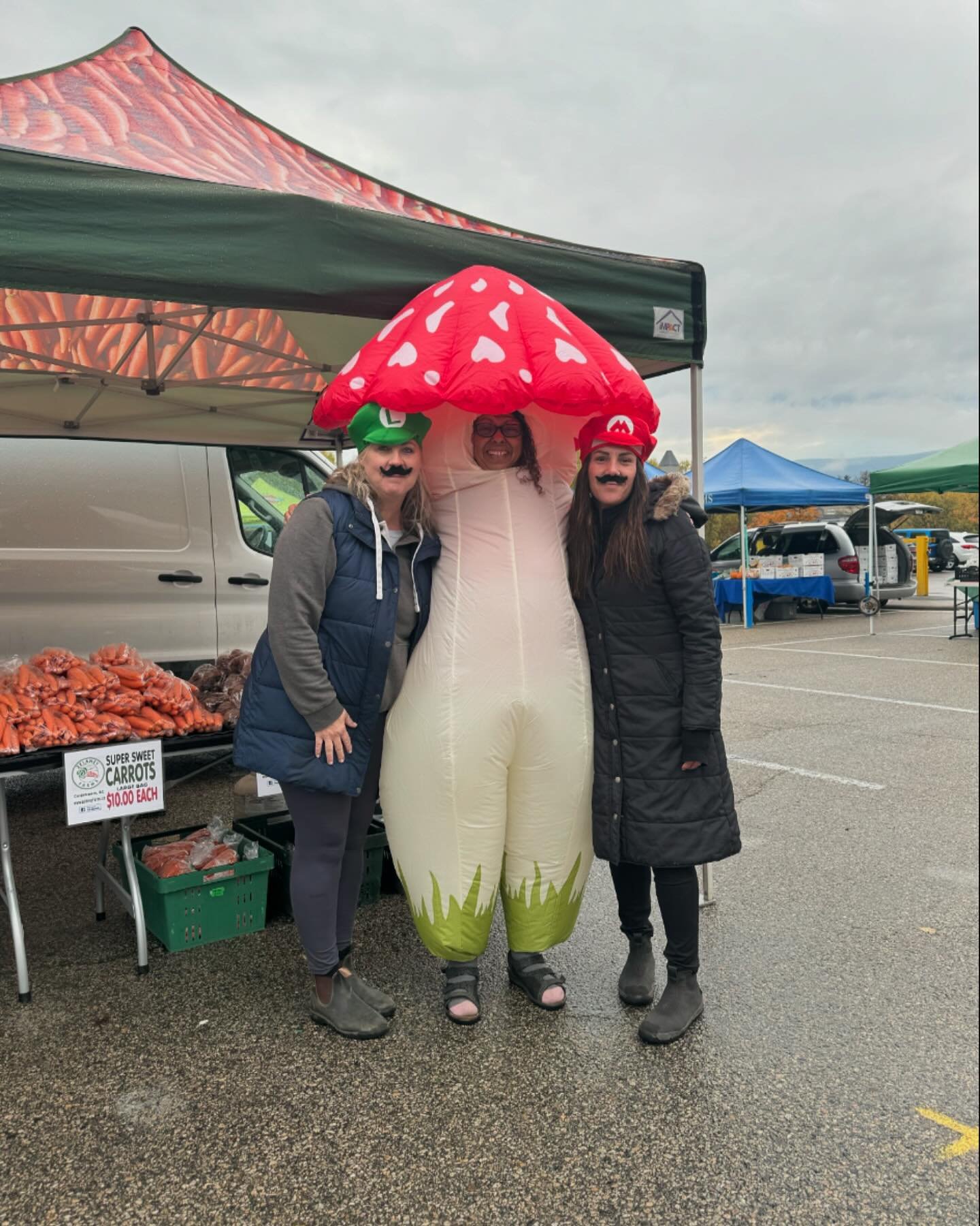 Having a blast today at our last Outdoor market!!!
Come check us out.  8 to 1. All Tire Place.
@vernon_farmers_market  @tourism_vernon @greater_vernon_chamber @vernonmorningstar #farmers #farmersmarket #halloween #artisans #funtimes #vernonbc #commun