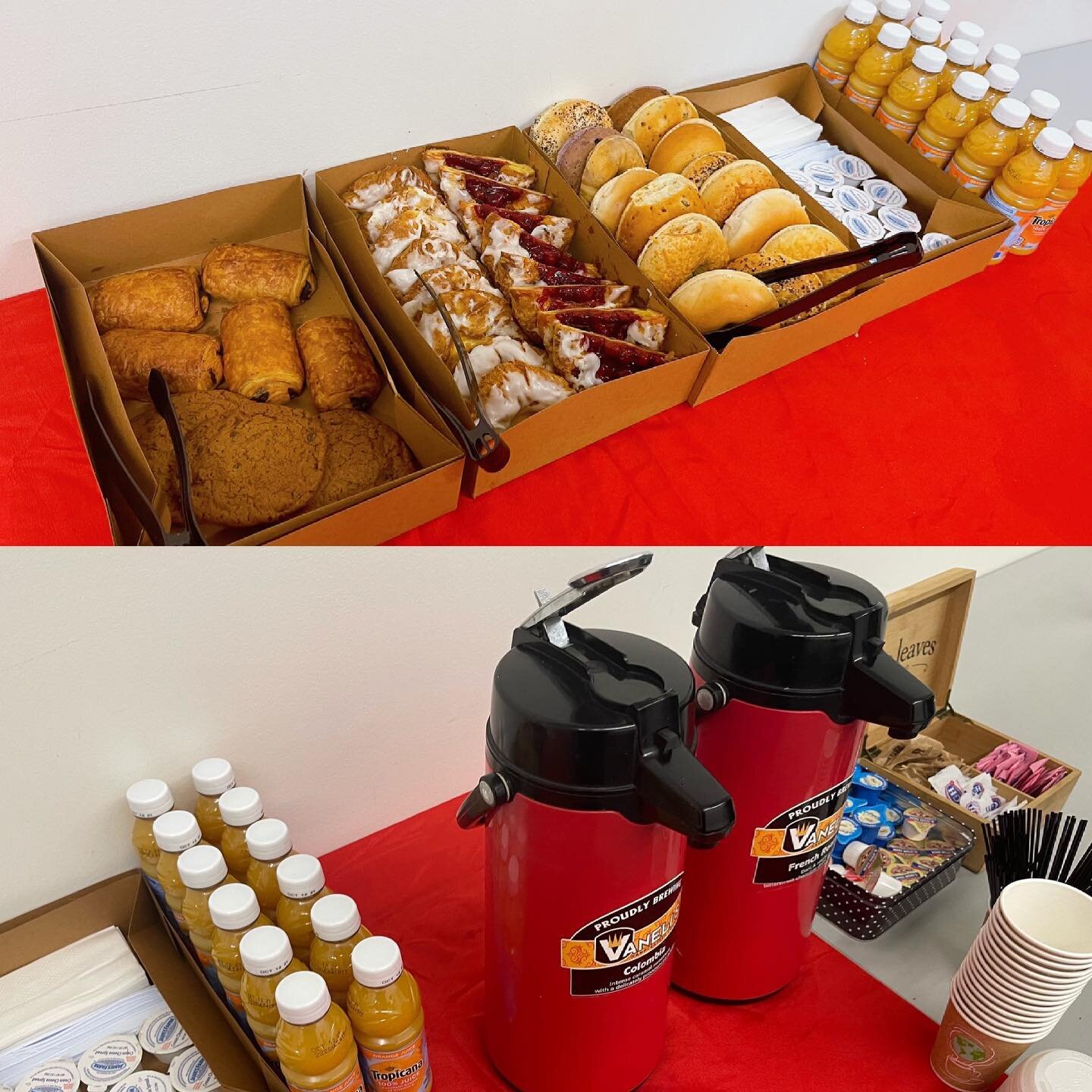 Let&rsquo;s have Breakfast! ☕️🍪🧁 We have all of your favorites, from Donuts to Danishes, Bagels, Muffins, Fresh Baked Chocolate Chip Cookies, Fresh Chocolate Croissants &amp; more! Great way to wake your team up for the day. ☀️

Visit our website a
