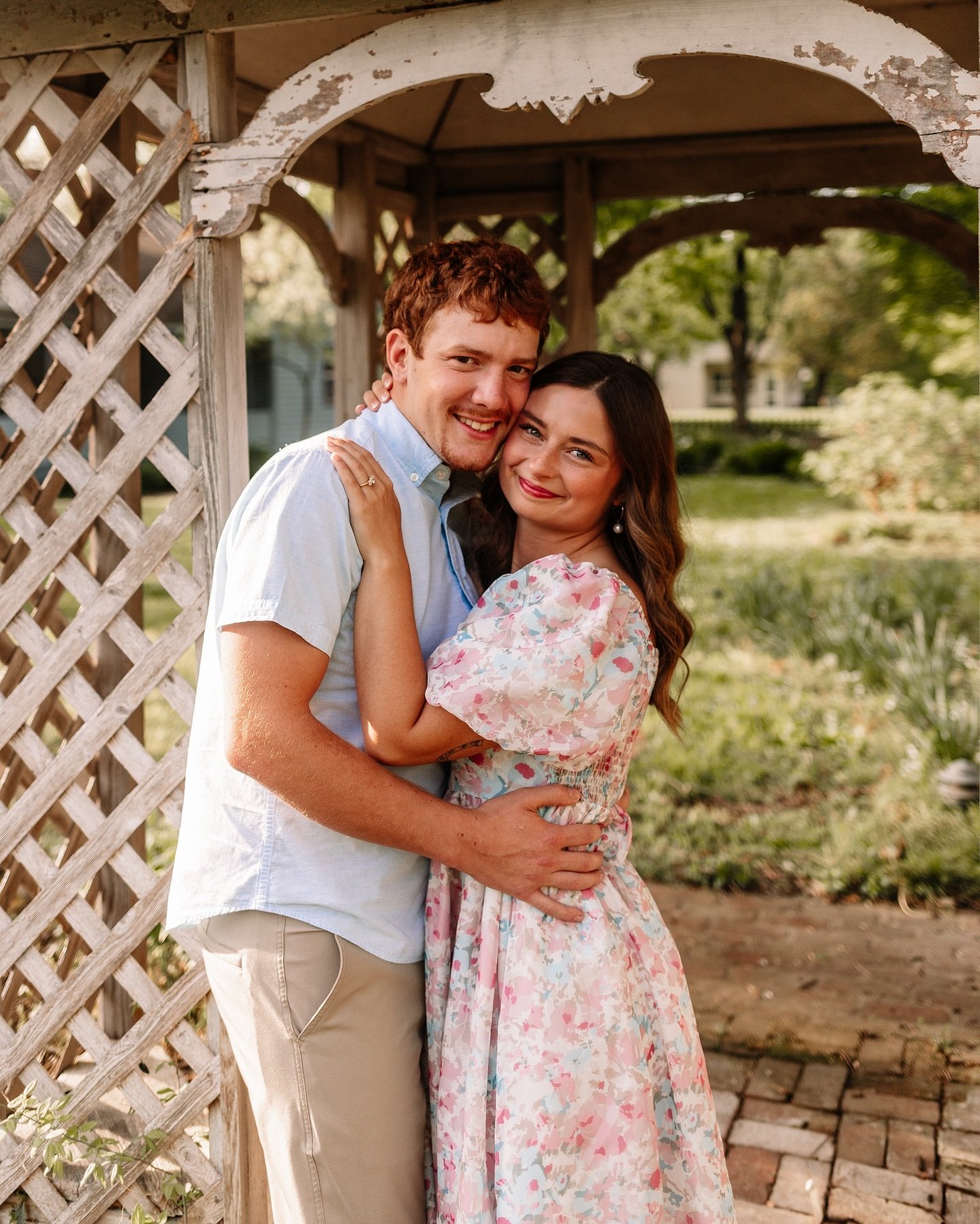 Still obsessing over these two!🤩🤍💐 
&bull;
&bull;
&bull;
#photo #photographer #photoshoot #photography #southernillinoisweddingphotographer #southernindianaphotographer #evansvillephotographer #weddingphotography #weddingphotographer