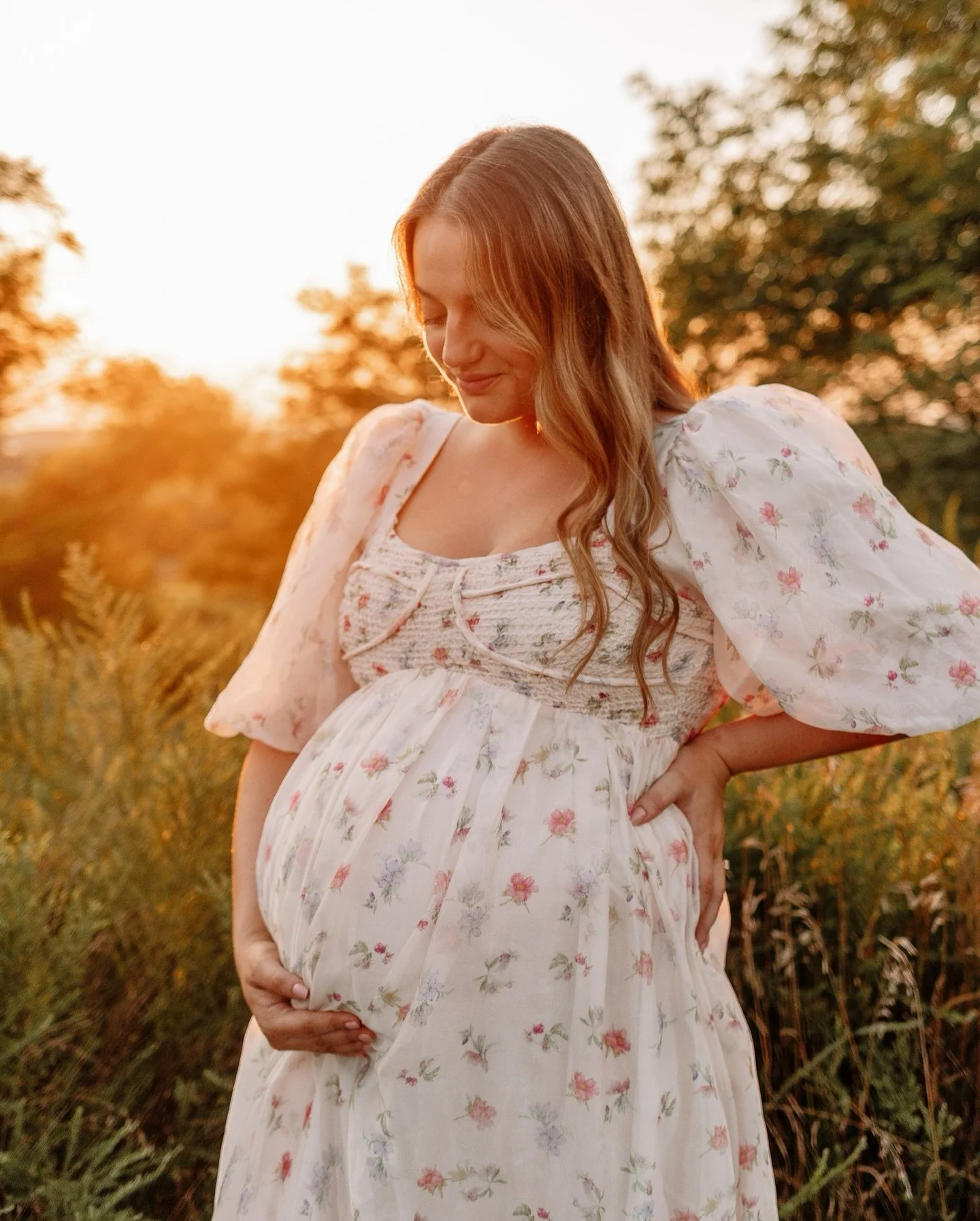 The dreamiest maternity session!💛💐
&bull;
&bull;
&bull;
#photographer #photoshoot #photography #southernillinoisphotographer #southernindianaphotographer #evansvillephotographer #evansvillephotography #maternityphotography #maternityphotoshoot #mid