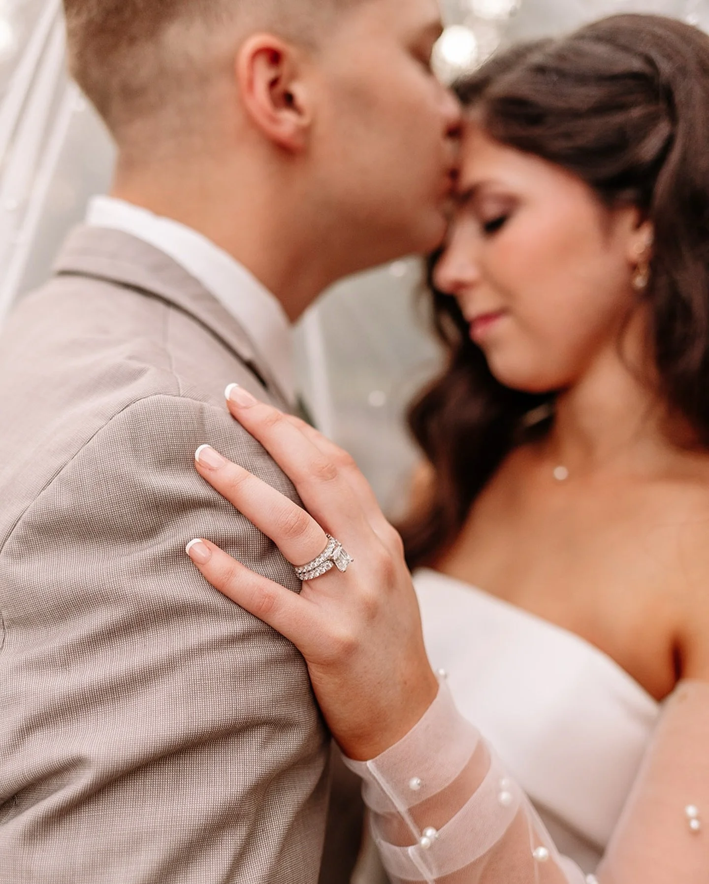 Another perfect wedding in the books! Congratulations Mr. &amp; Mrs. Turner!🤍🍾 Thank you for letting me play a role in your big day!💐💍
&bull;
&bull;
&bull;
#photo #photography #photooftheday #photoshoot #weddingphotographyinspiration #weddingphot