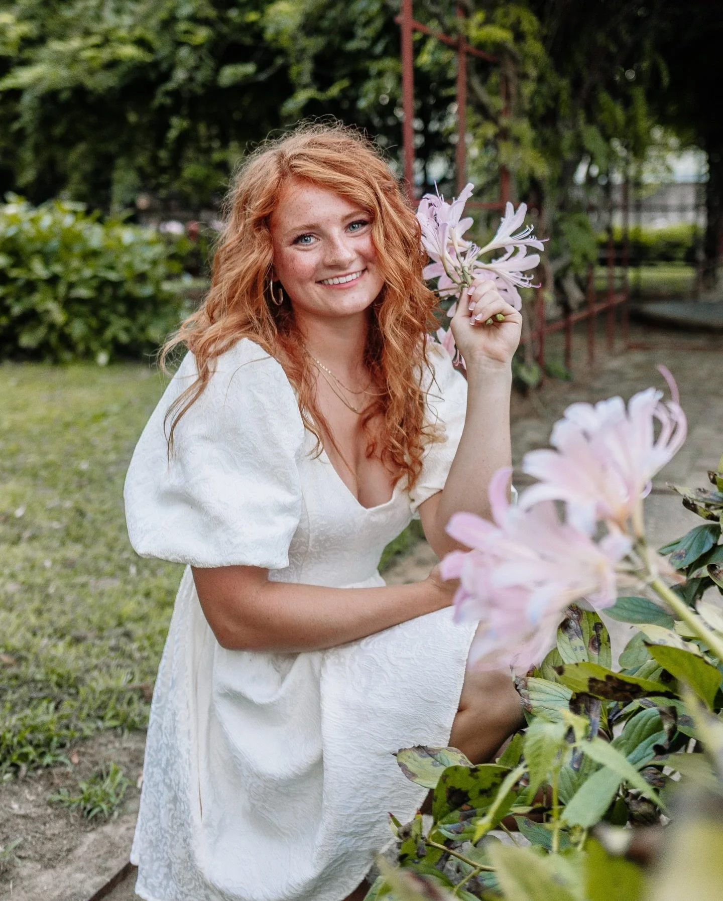 Senior Caroline Simmons 🌸✨🎓
&bull;
&bull;
&bull;
#photographer #photoshoot #photo #photooftheday📷 #southernilphotographer #southernindianaphotographer #evansvilleweddingphotographer #evansvillephotographer #midwestphotographer #seniorportraitphoto
