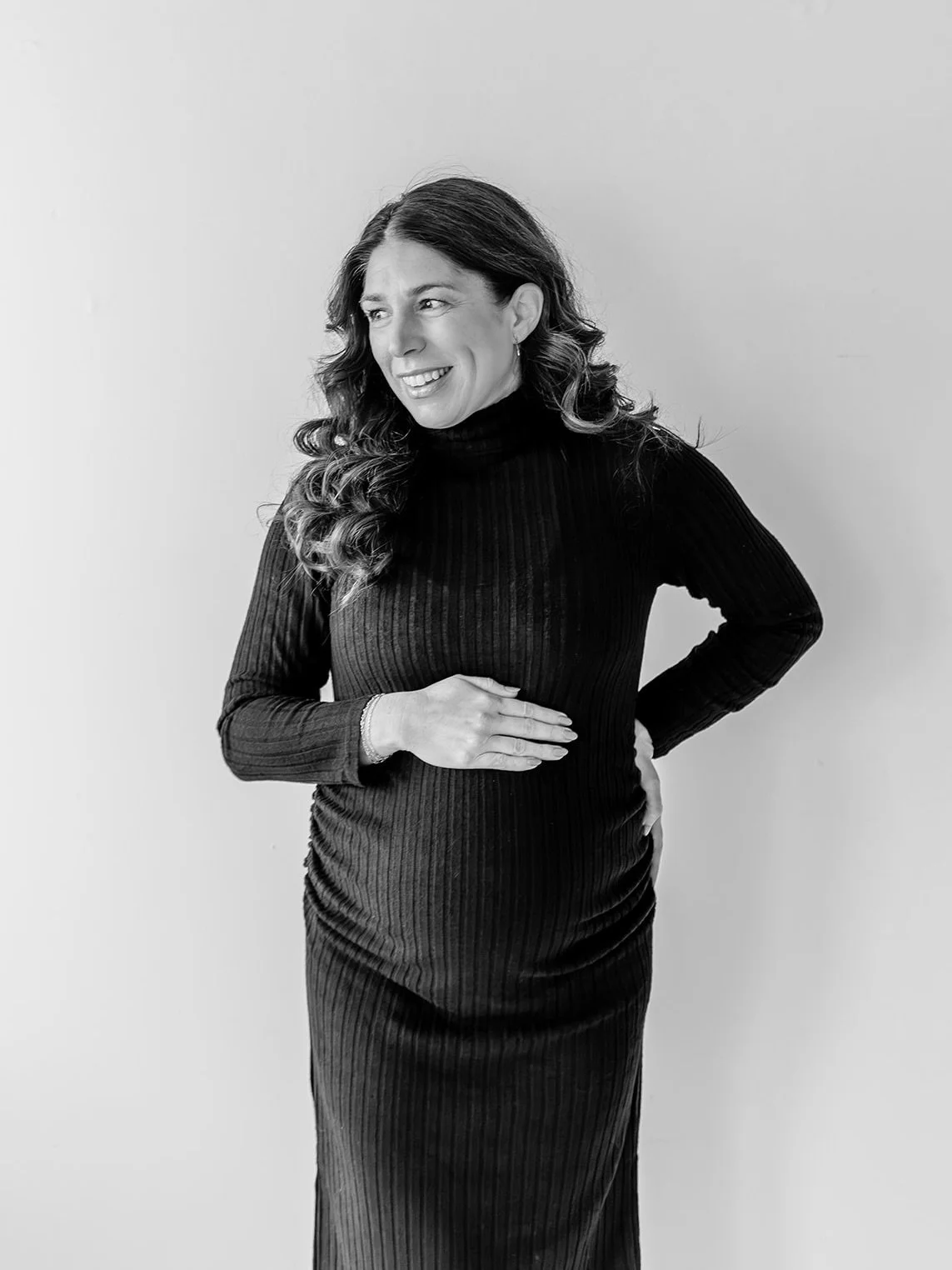 The beautiful, @jennymae1987 and her perfect bump in b/w 🤩🤍 
&bull;
&bull;
&bull;
#photographer #photoshoot #photography #southernillinoisphotographer #southernindianaphotographer #evansvillephotographer #evansvillephotography #midwestphotography #