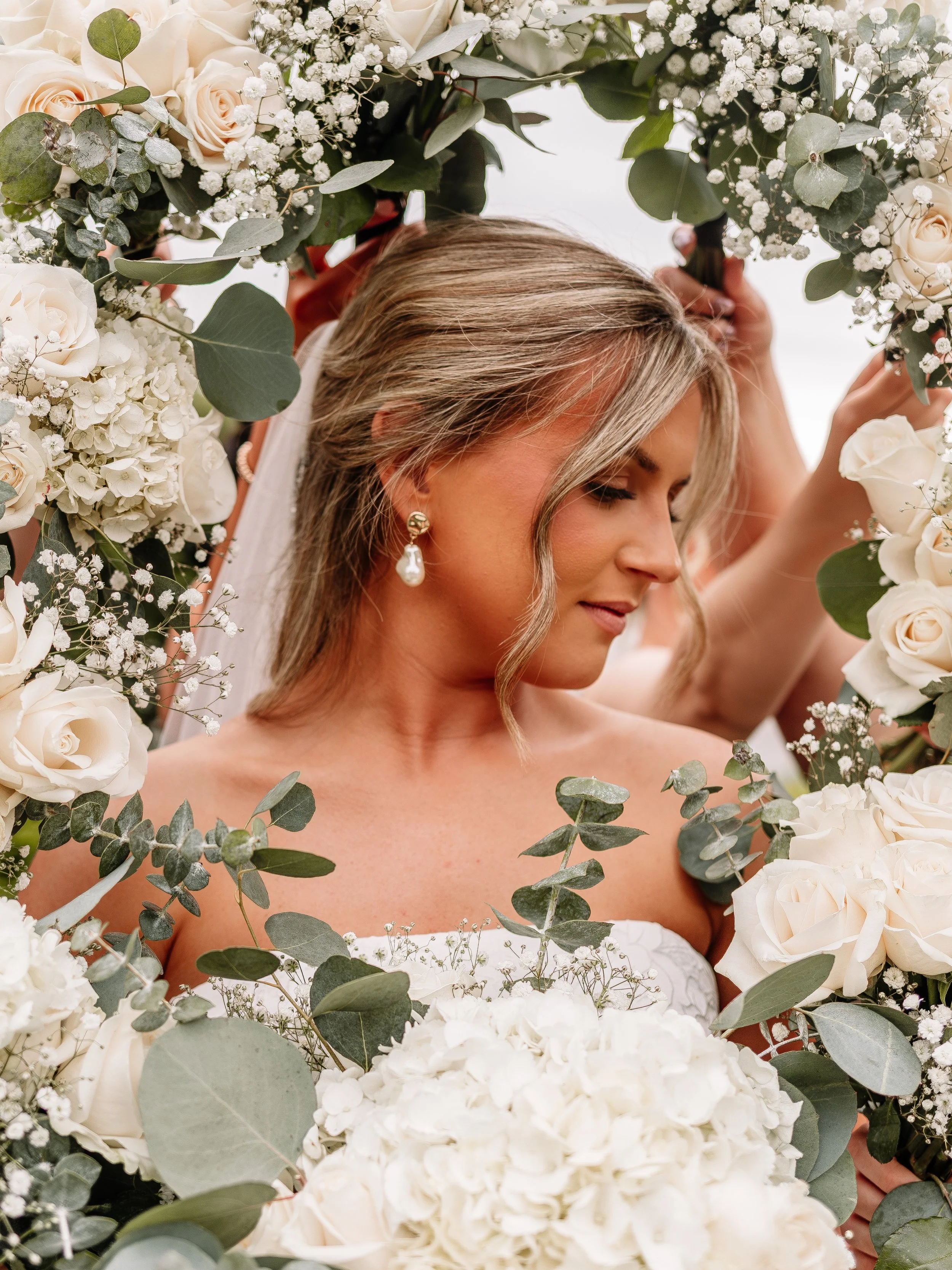 Such a breathtaking bride!👰🏼&zwj;♀️💐🤩
&bull;
&bull;
&bull;
#photographer #midwestweddingphotographer #weddingphotography #southernillinoisphotographer #weddingphotographer