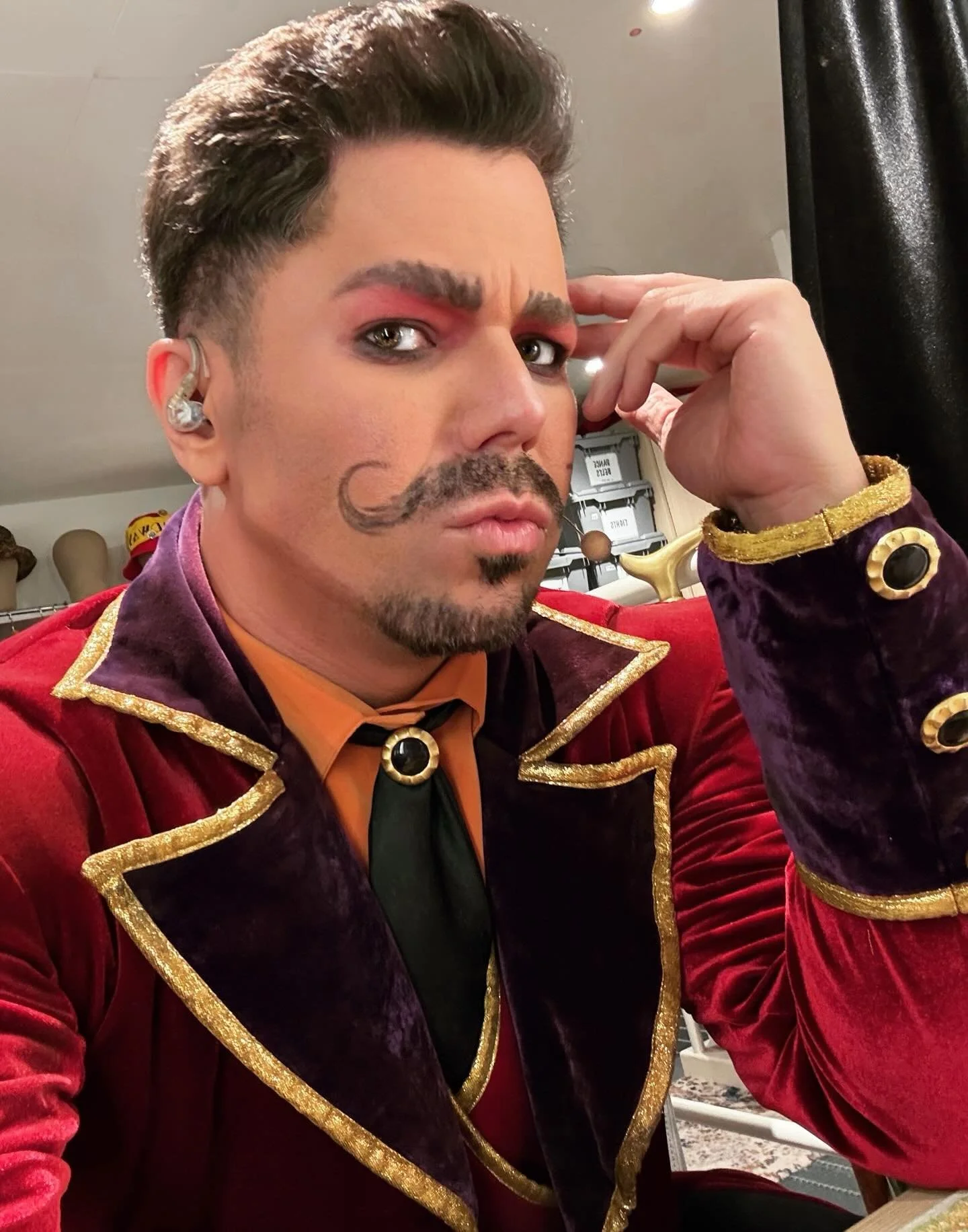 Daddy sees all. 
🎩🎪🎠🎢🎡