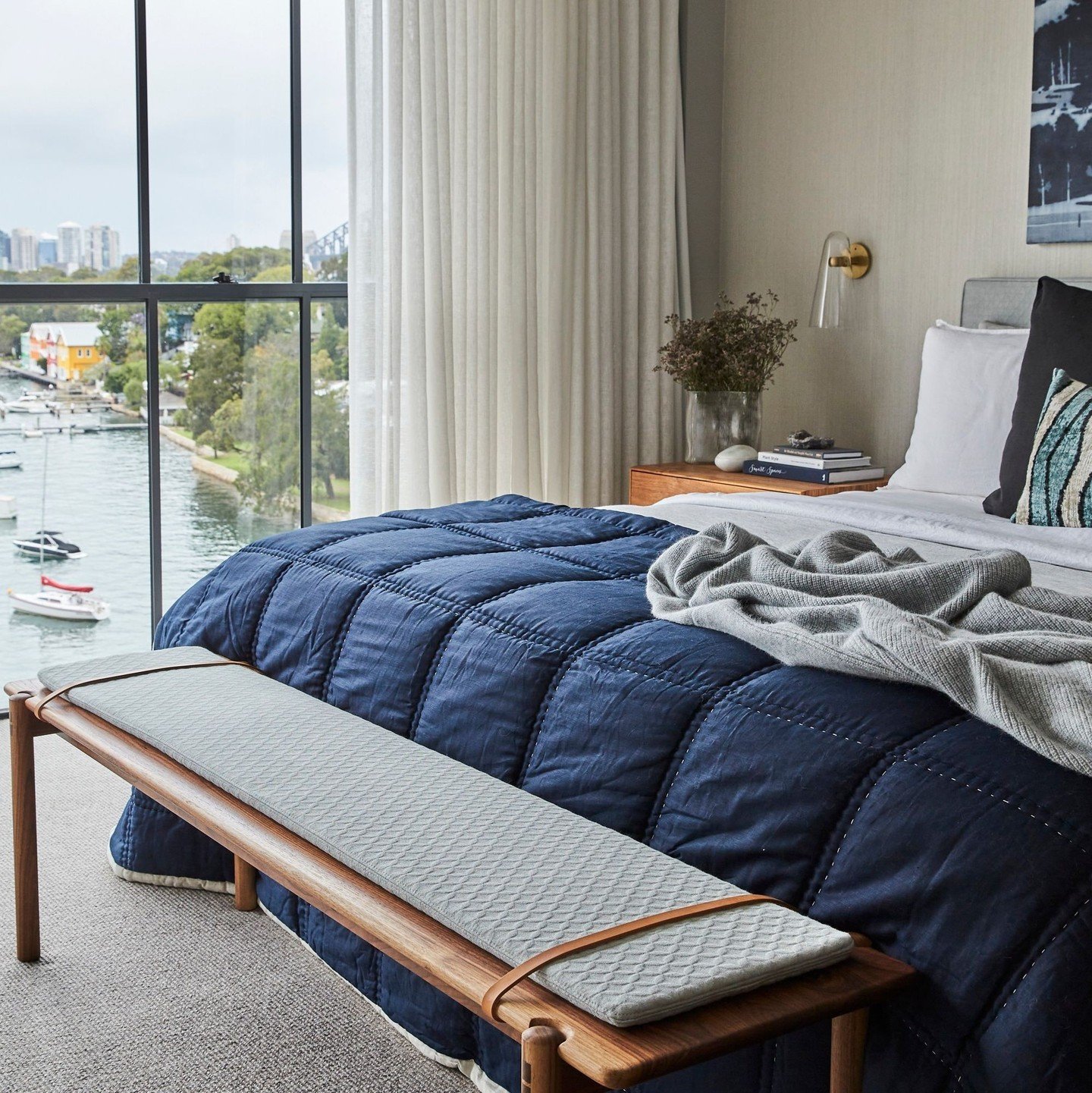 Who wouldn't like to wake up here? A dreamy main bedroom with a dreamy view. A hotel like space with its own sitting area, walk in wardrobe and luxurious ensuite. Our #harbourviewapartment project.⁠
⁠
Photography @ess.creative | Styling @samantha.sta