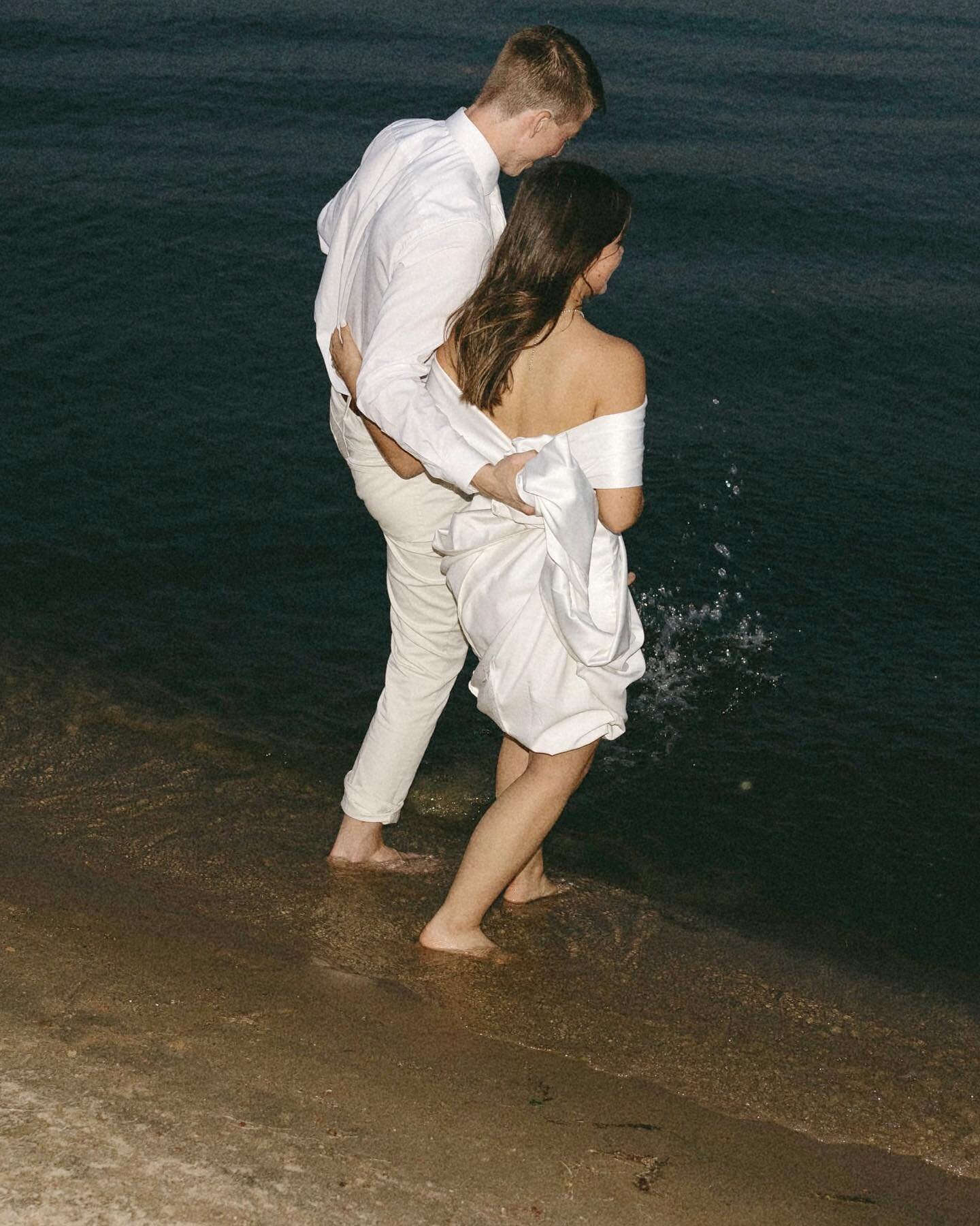 Annika and Jeremy&rsquo;s wedding was so special. It was held on the sands of Jeremy&rsquo;s parents backyard last summer. We missed a little bit of sunset and were able to get some blue hour portraits and definitely had some fun!