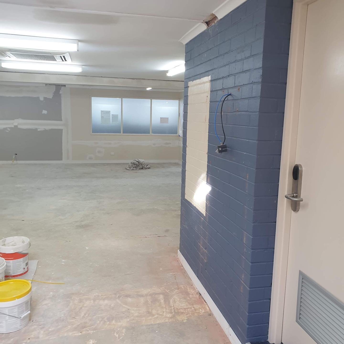 A nice little classroom conversion for @st_roberts_newtown_3220 to break up our new build projects 👌🏻⠀
⠀
⠀
#geelongpainter #geelongpainters #dulux #duluxpaint  #duluxaccredited #duluxaccreditedpainters #painteranddecorator #painteranddecorators #pa