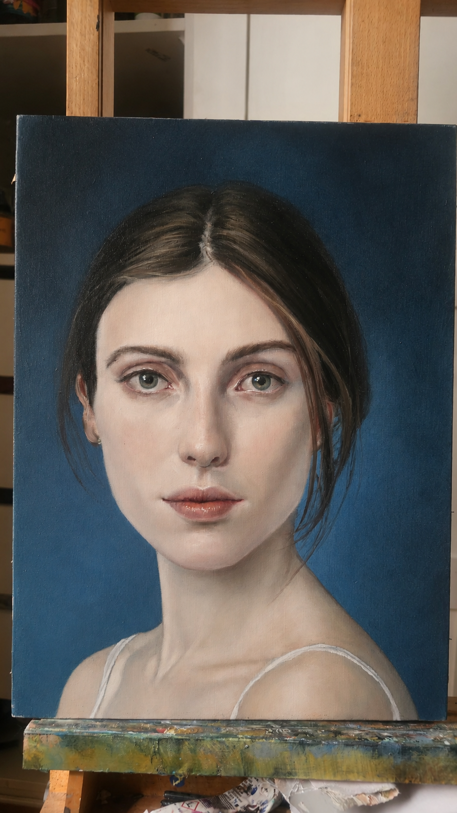 DISPONIBLE. Livia, 2020. Medidas: 40cmx30cm. Óleo sobre lienzo de lino belga. Técnica: grisalla