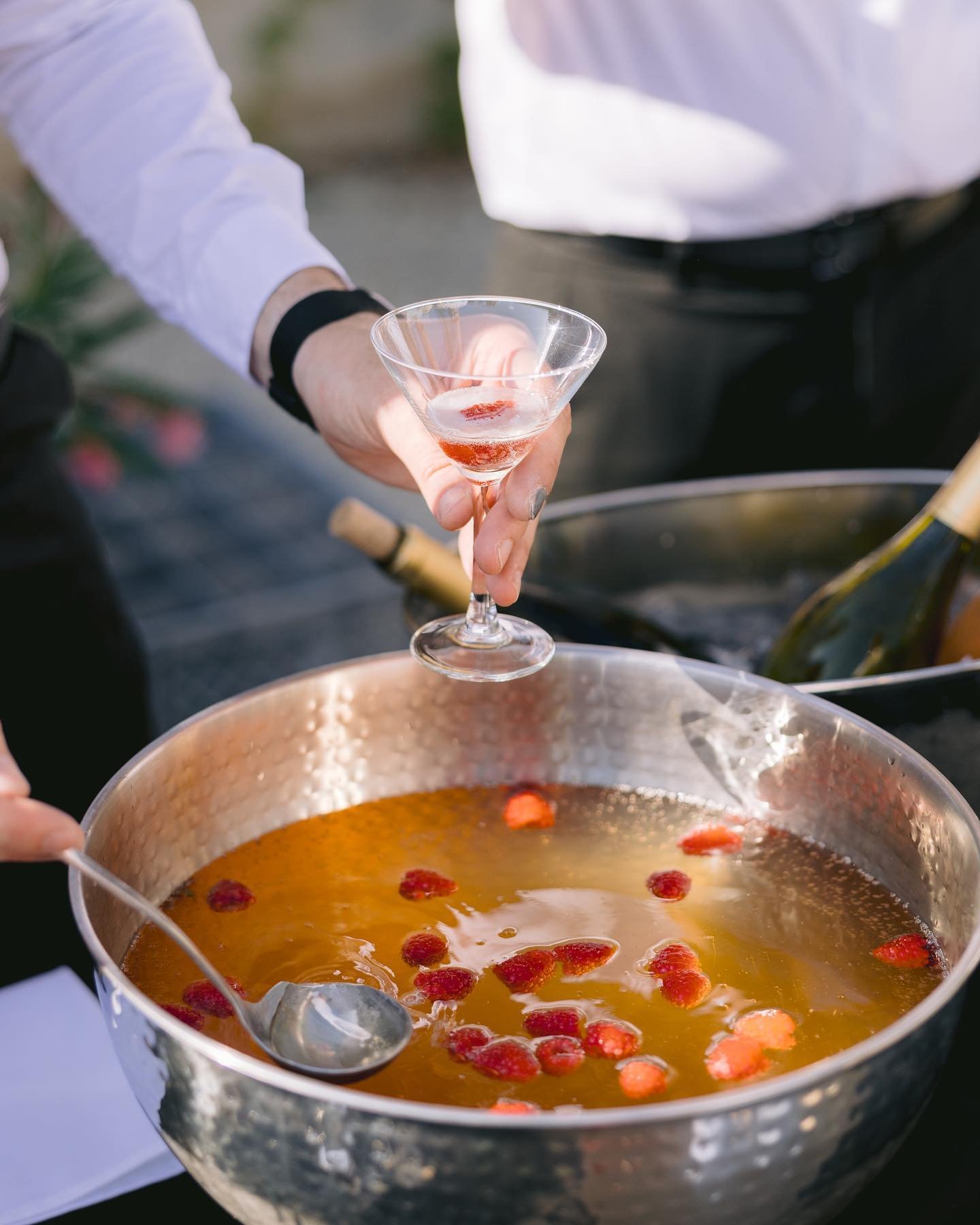 On fait le point sur vos boissons au vin d&rsquo;honneur. 
🍸🍹🍻🍷🥂🥤

LES COCKTAILS ont la cote et vous pouvez r&eacute;ellement vous faire plaisir en proposant des choses originales ! Le top qui apporte aussi de l&rsquo;animation c&rsquo;est &eac