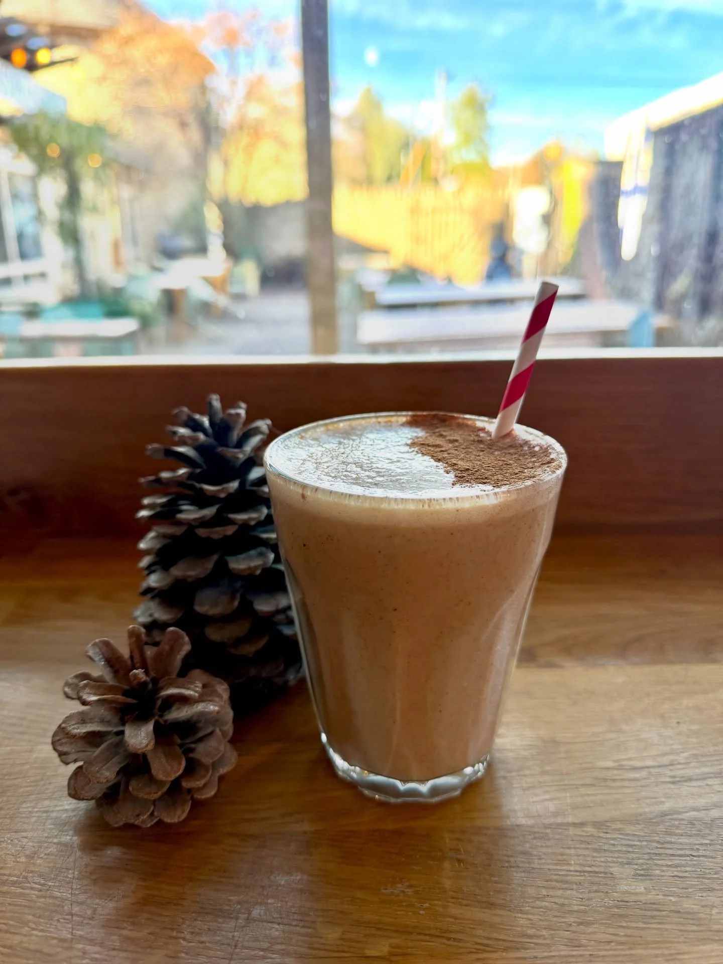 NEW SMOOTHIE ALERT ✨

For the next month we&rsquo;re bringing you this healthy, hearty, dreamy, creamy beauty of of a smoothie 🙌 Available now at the House 

NAUGHTY N SPICE 🫚🍌🧋

&bull; banana &bull; dates &bull; nut butter &bull; cinnamon &bull;