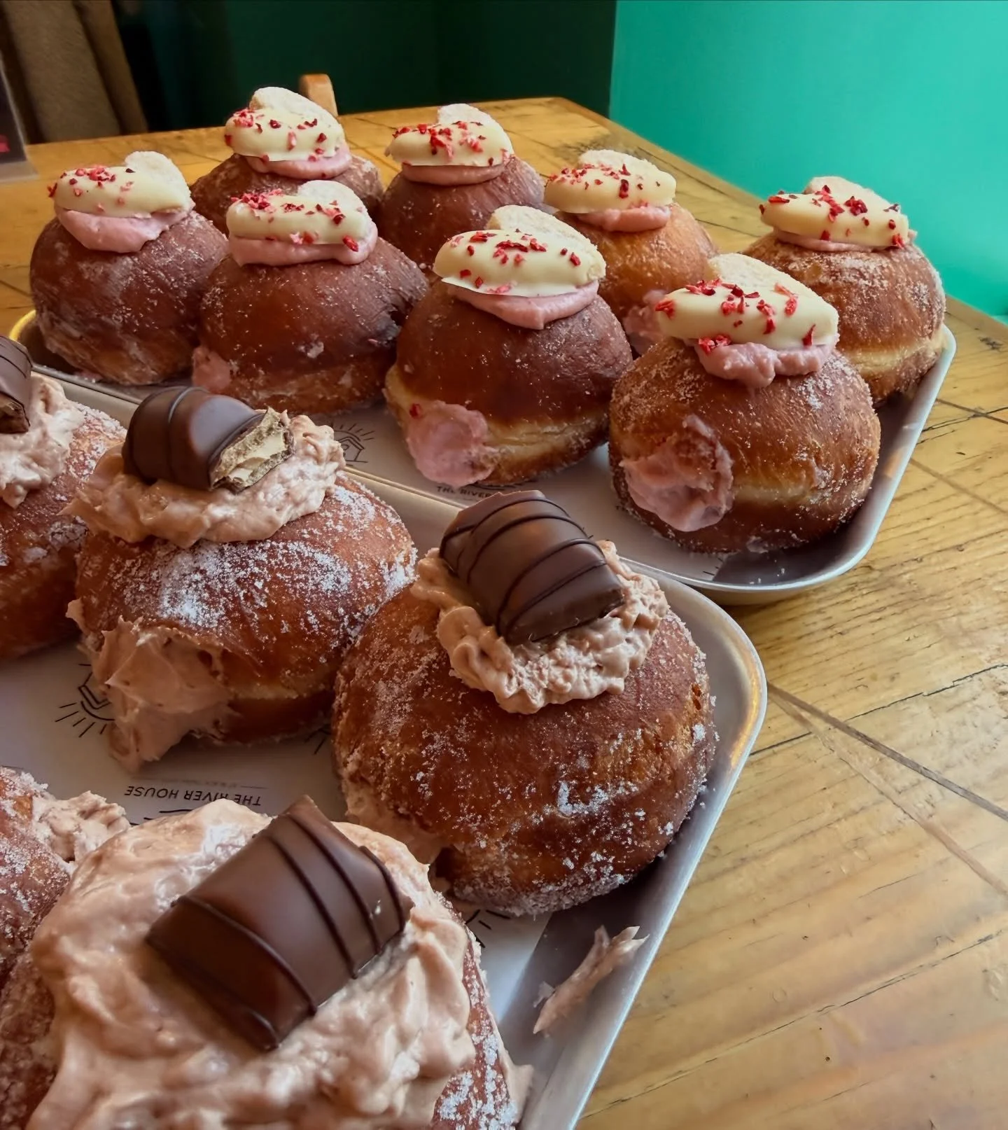 DOUGHNUT FRIDAY IS HERE 💕💕💕

Raspberry &amp; White Chocolate Shortcake 💖
Kinder Bueno Hazelnut Praline 🌰

🍩💜🍩💜🍩💜🍩