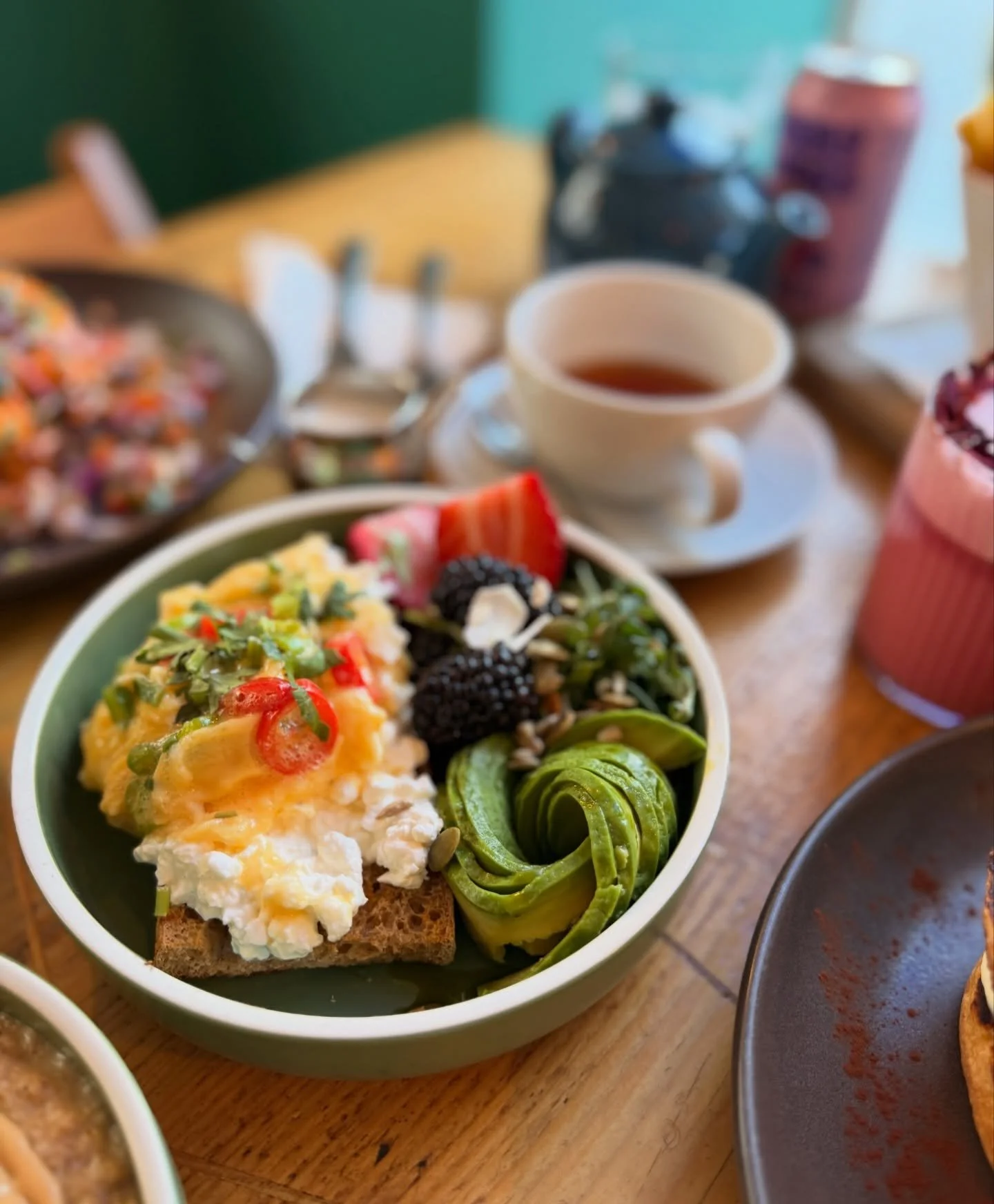 Today&rsquo;s spotlight is on this stunner 👀

THE SUPER BOWL 🏈🏟️🥣

 &bull; sourdough &bull; cottage cheese &bull; chilli scrambled eggs &bull; salad &bull; berries &bull; add avocado &bull;

Packed full of protein, rich in lovely fibre and also d