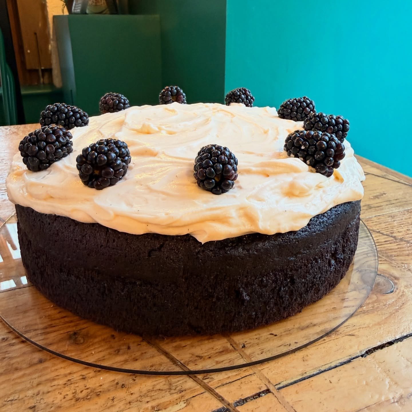 Seriously sweet treats to kick off a week of spring sunshine ☀️
What are you choosing?

🍫Chocolate Guinness cake with spiced mascarpone frosting
🍋Lemon mini cakes with white chocolate raspberry ganache &amp; lemon curd
🐰Hot cross bun french toast,