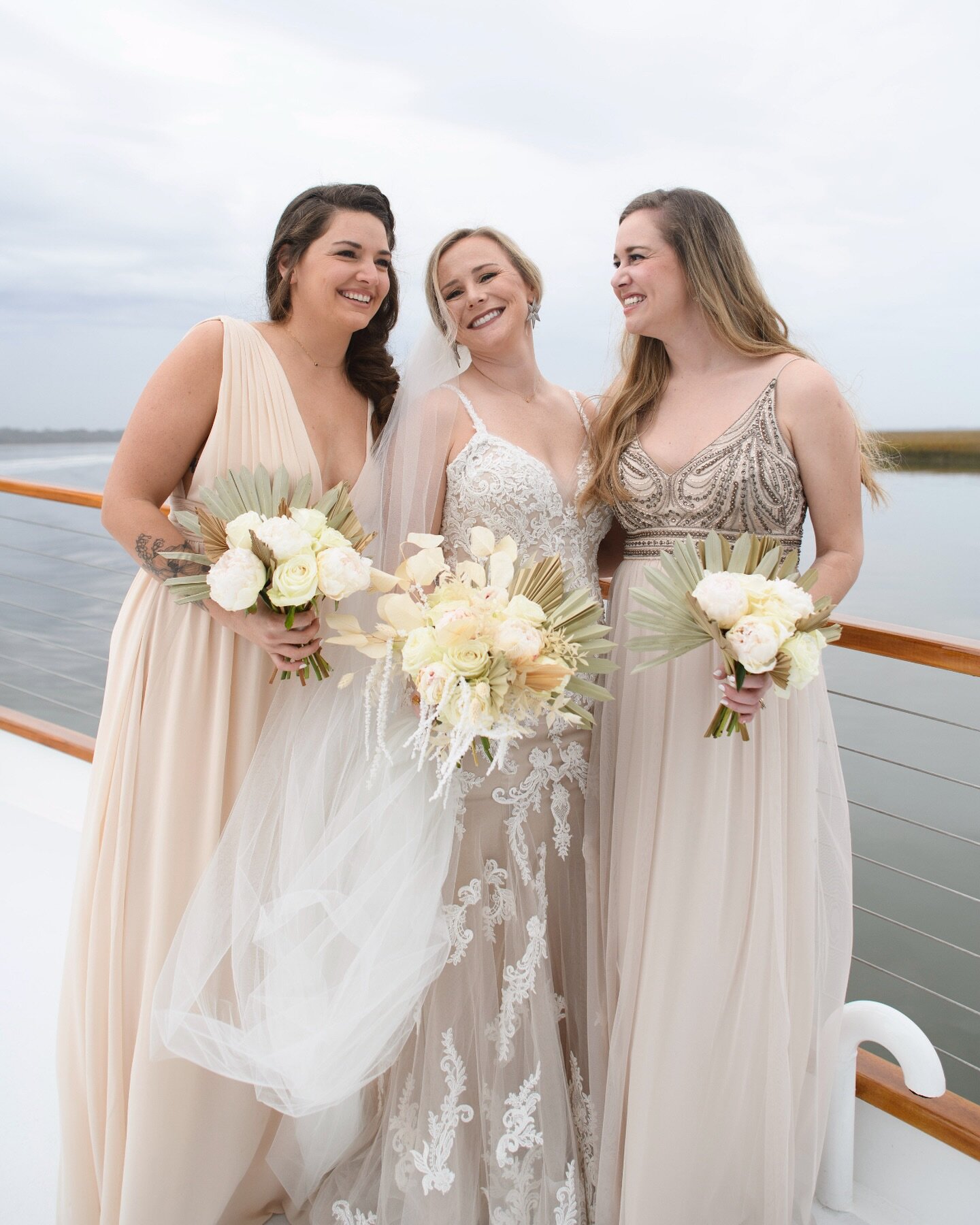 Did someone say boat wedding? 😍👏🏼🚢. 
.
.
.

#beautywithinbride