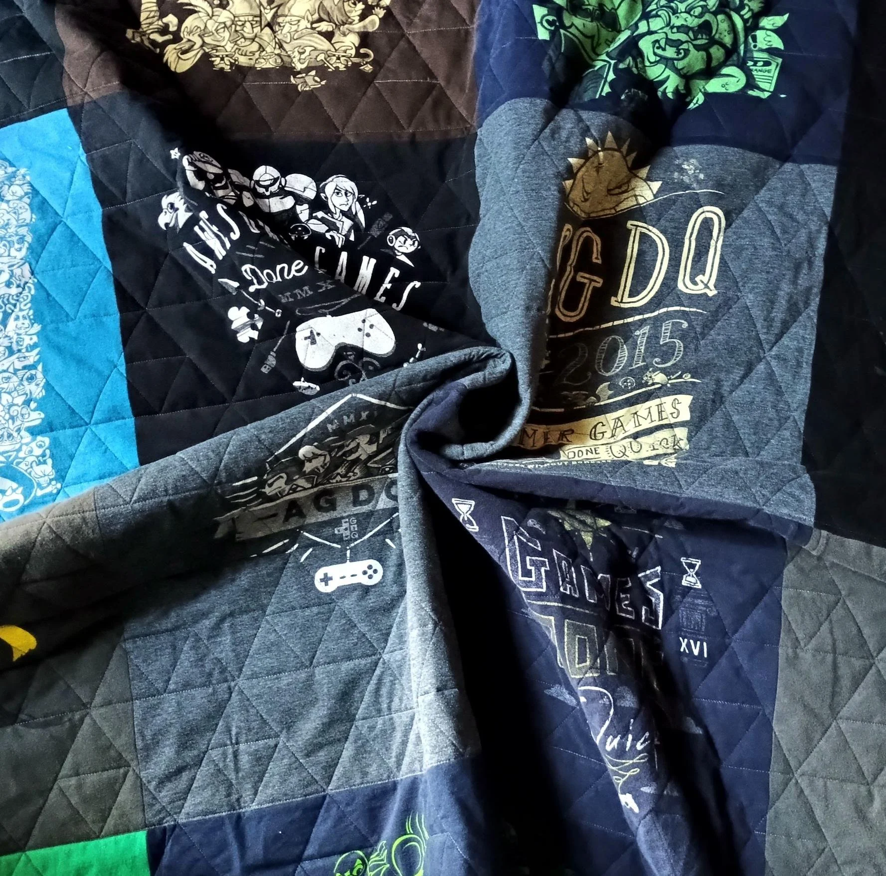 gamer t-shirt-quilt triforce-panto 5.jpg