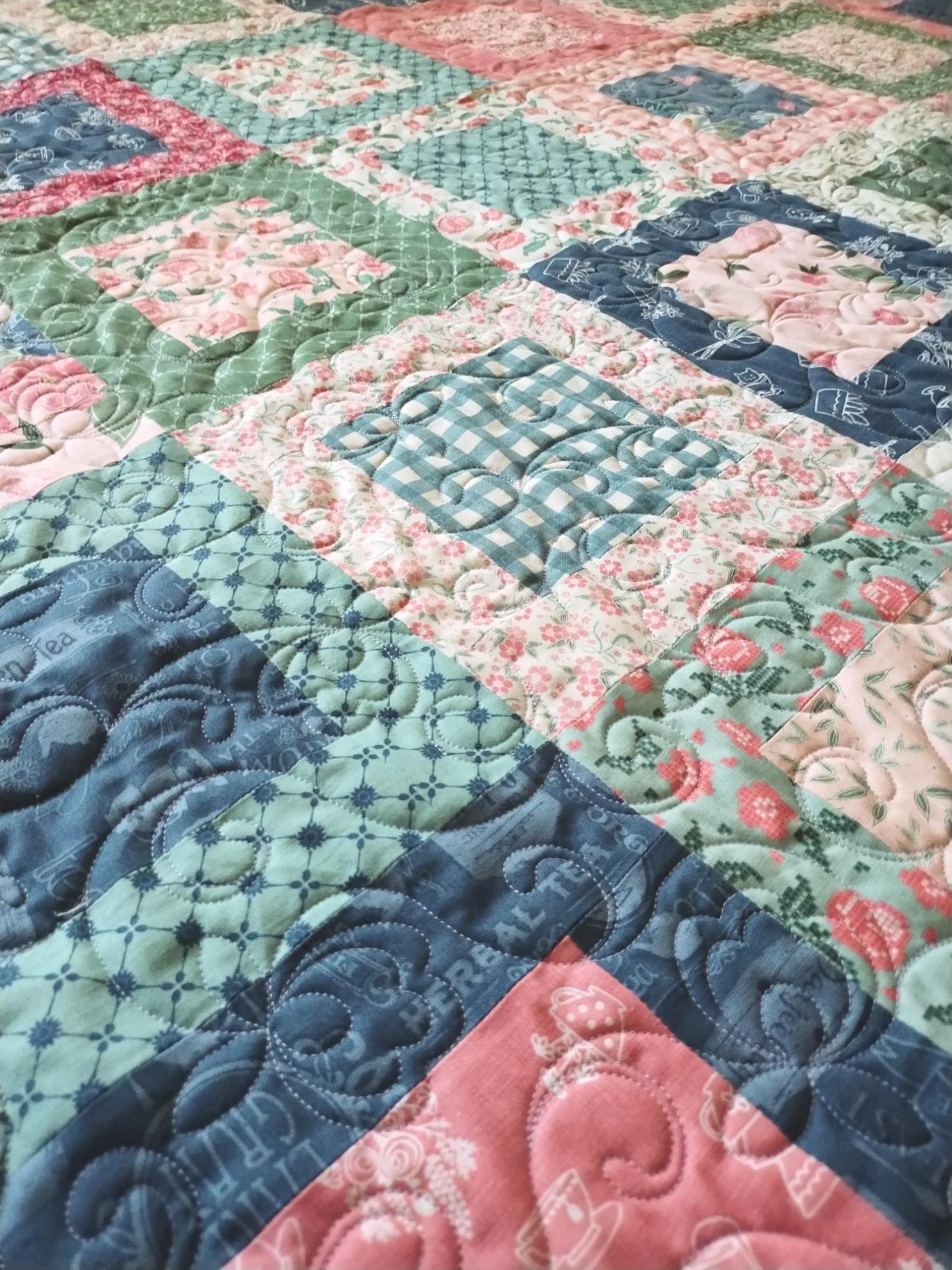 Squared-quilt Pretty-posies-panto 06.jpg