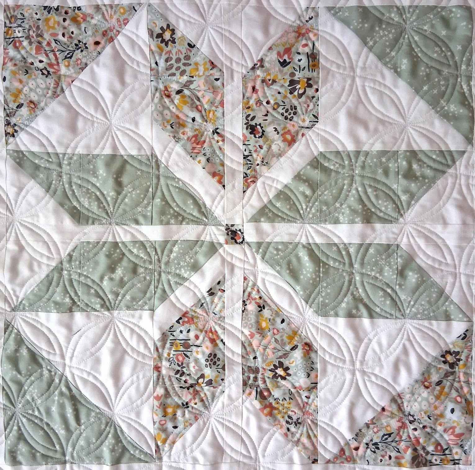 baby-holiday-party-quilt-orange-dream 06.jpg