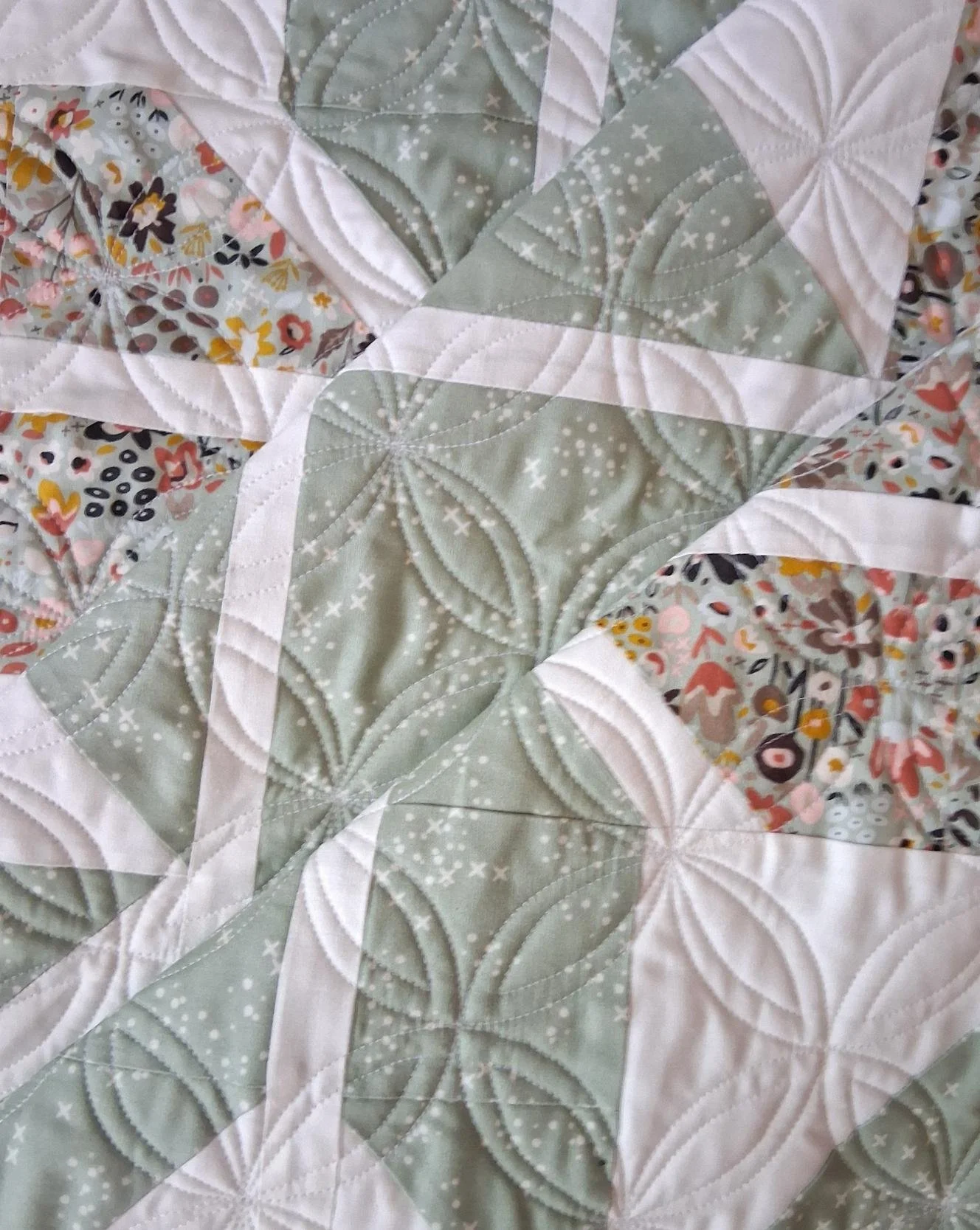 baby-holiday-party-quilt-orange-dream 10.jpg