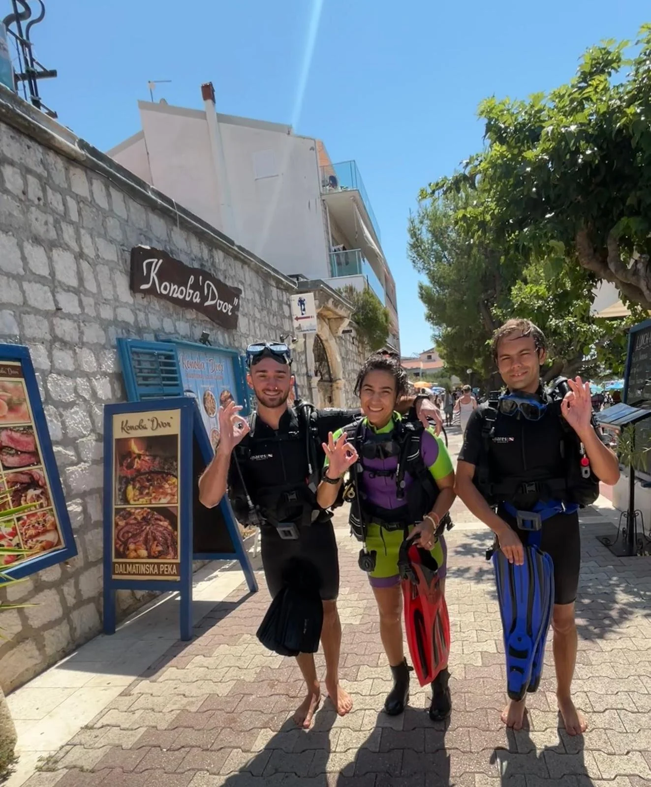 Bonus! Working as a dive leader: the two gentlemen have never tried diving and I was their guide on their first discovery.