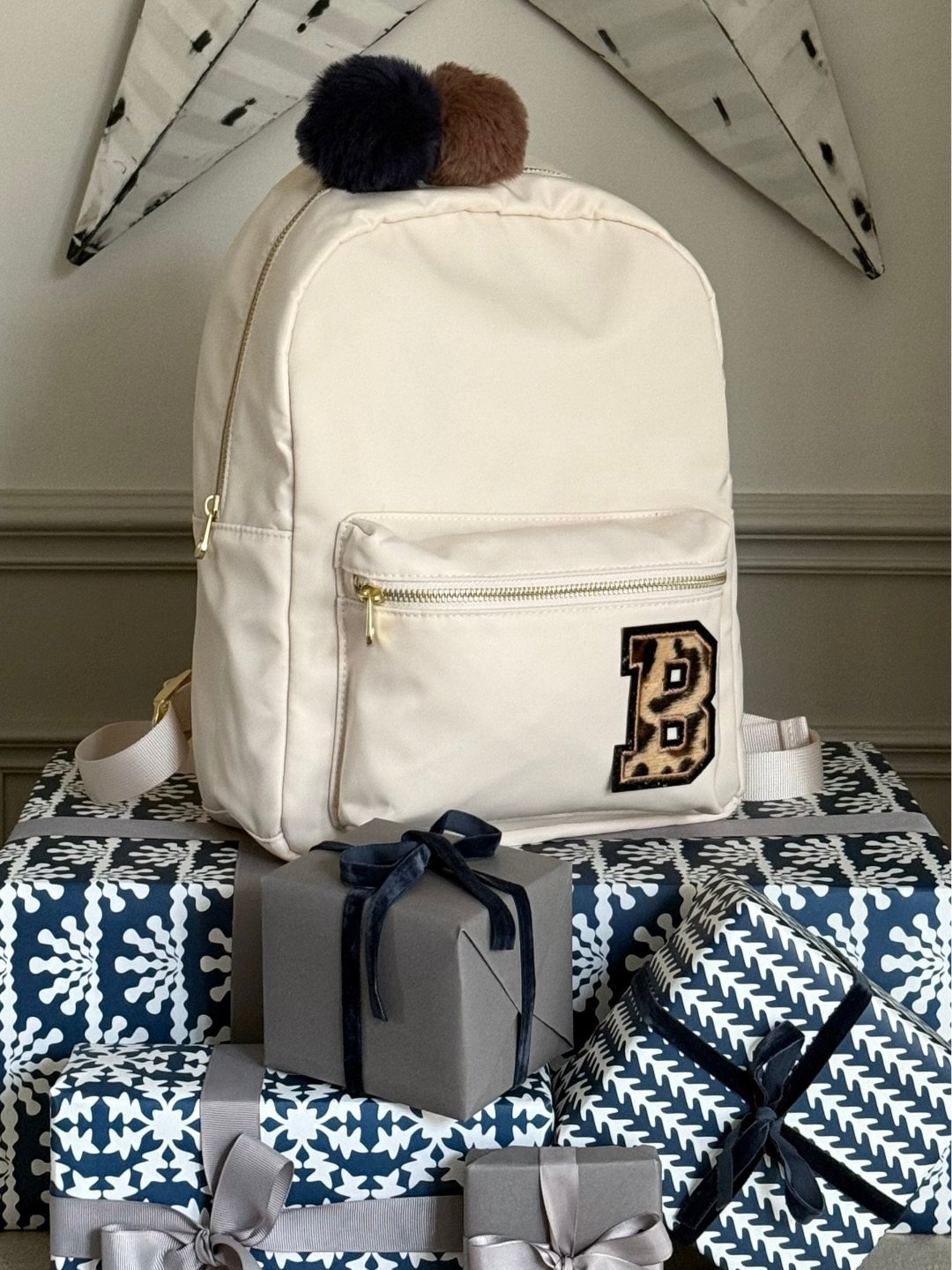 The Kensington Backpack: chic, comfy and built for every plan you make.
If you need a sign to start your December shopping&hellip; this is it
Have a lovely Thursday. 
Love Lizzie 💙