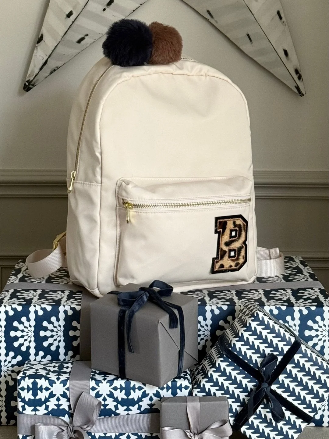 The Kensington Backpack: chic, comfy and built for every plan you make.
If you need a sign to start your December shopping&hellip; this is it
Have a lovely Thursday. 
Love Lizzie 💙