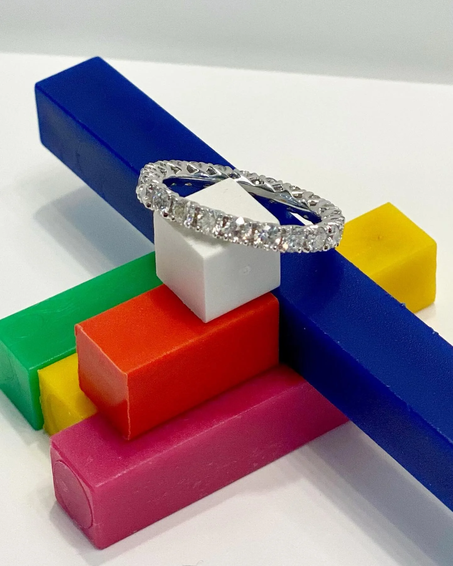 Un anello eternity rappresenta l&rsquo;infinita bellezza dell&rsquo;amore che dura per sempre 
-
-
-
In foto: anello eternity, diamanti su montatura in oro bianco 18k

📍Via Solferino 12 Milano
📍Corso Di Porta Vittoria 38 Milano

#gioielleria#gioill