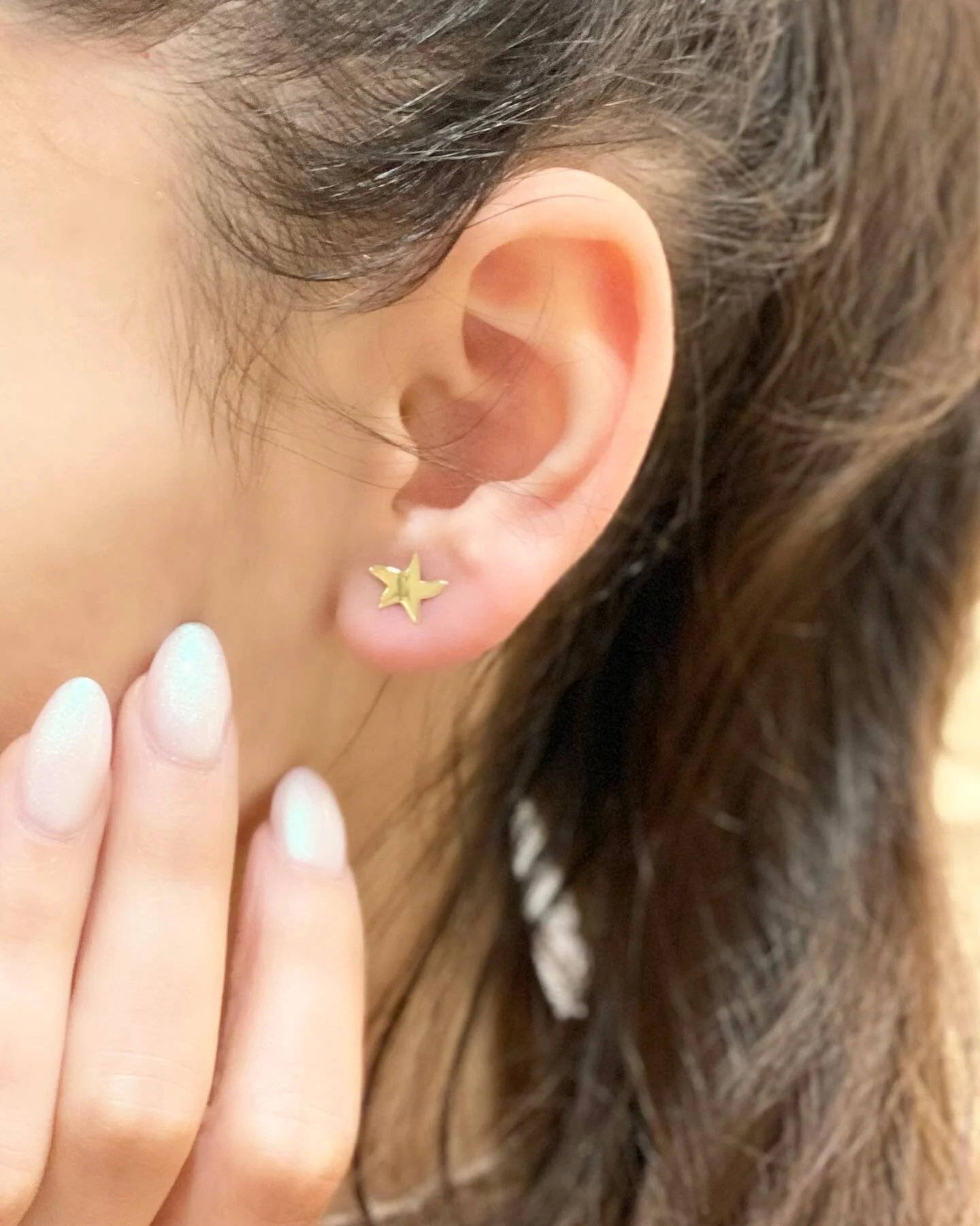 A volte, sono i dettagli pi&ugrave; semplici a catturare l'attenzione.
-
-
-
In foto: orecchini in oro 18k

📍Via Solferino 12 Milano
📍Corso Di Porta Vittoria 38 Milano

#gioielleria#gioilleriamilano#gioiellimilano#orologi#orologiouomo#orologiodonna