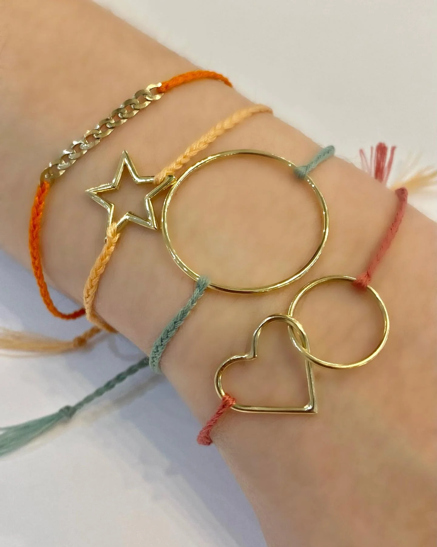 I nostri braccialetti uniscono lusso e gioia in un'unica creazione!
E sono personalizzabili!!!
-
-
-
In foto: braccialetti in oro 9k con cordini multicolori 

📍Via Solferino 12 Milano
📍Corso Di Porta Vittoria 38 Milano

#gioielleria#gioilleriamilan