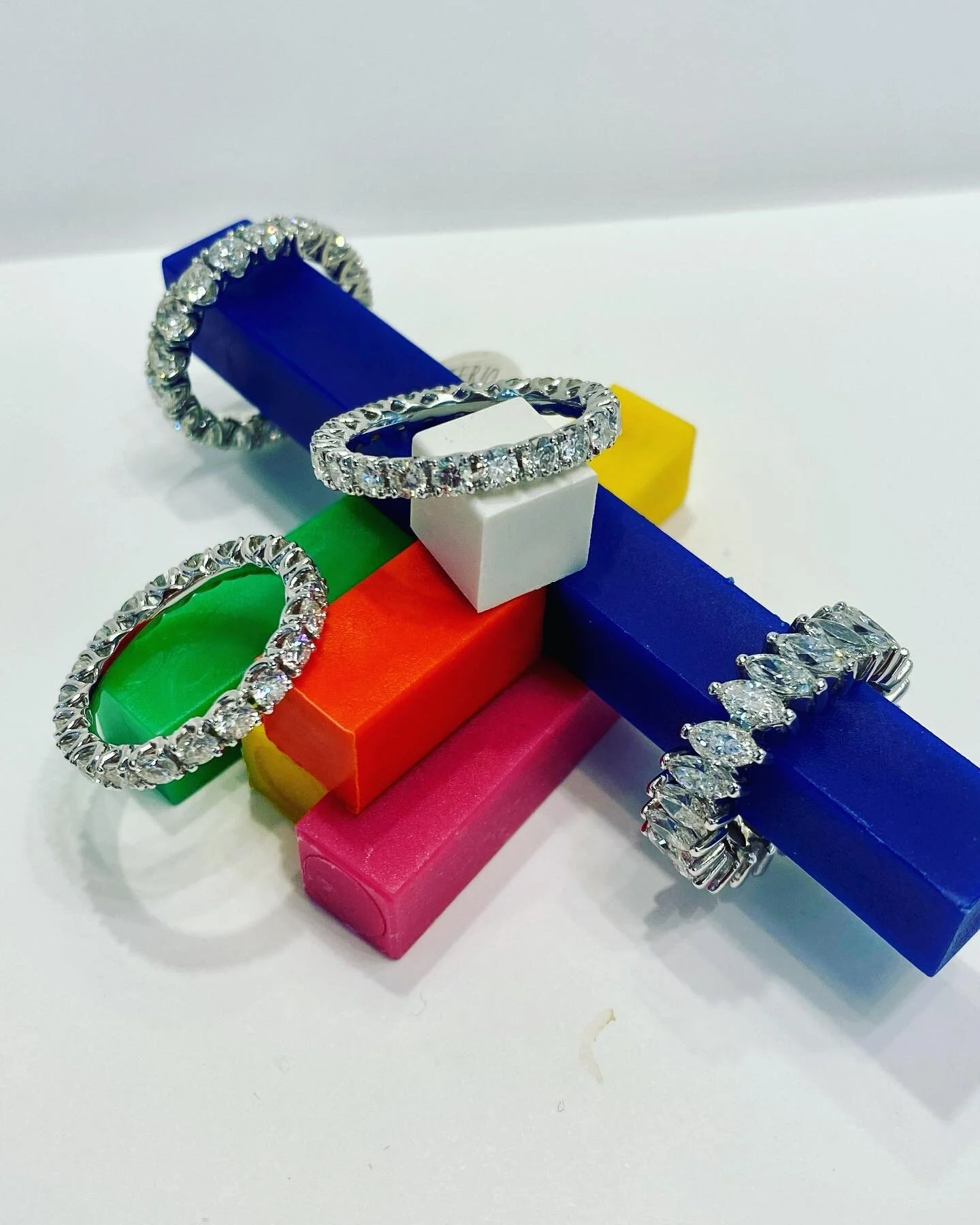 ETERNITY 
Un amore senza fine, un anello senza fine
-
-
-
In foto: anelli eternity, vari tagli e carature montati in oro bianco 18k

📍Via Solferino 12 Milano
📍Corso Di Porta Vittoria 38 Milano

#eternityring#gioielleria#gioilleriamilano#gioiellimil