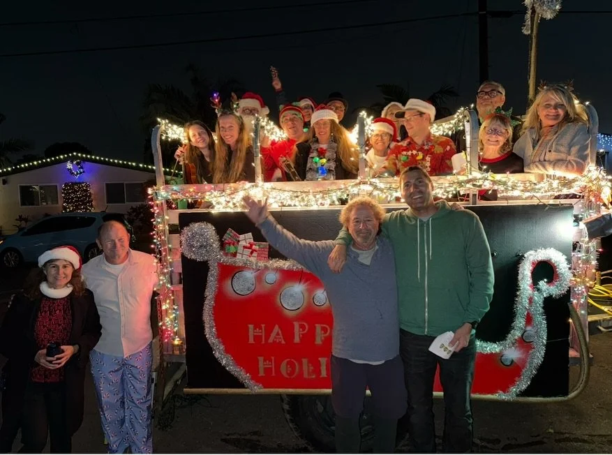 Caroling in the neighborhood brought a lot of people together this year! Great to celebrate the season with so many friends and families! ✌🏽❤️🎄
