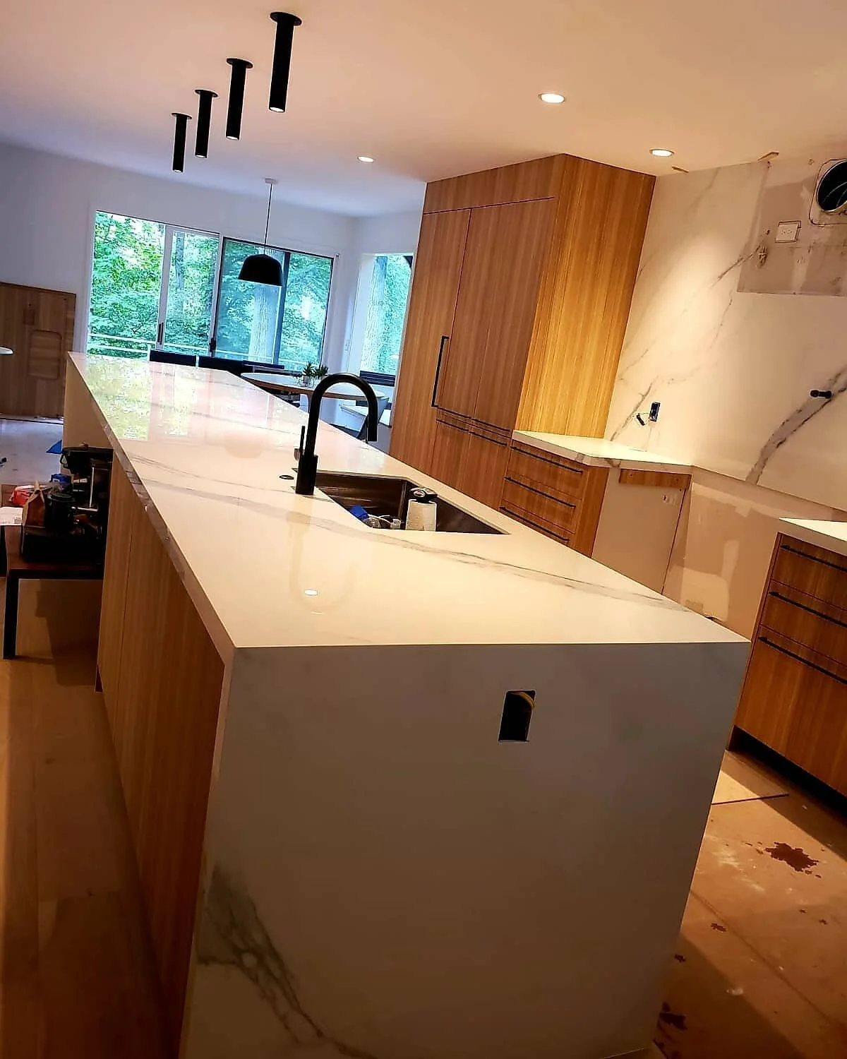 &spades;️ Recently Completed &spades;️ Summer 2021

Custom Porcelain Coubter Tops
@xtone_surface -  Aria White Polished

Double Waterfall Island Detail

Full Back Splash -5cm  Miter Edge Profile 

www.stonehaven.nyc - We Get It Done !

#newjersey #ne