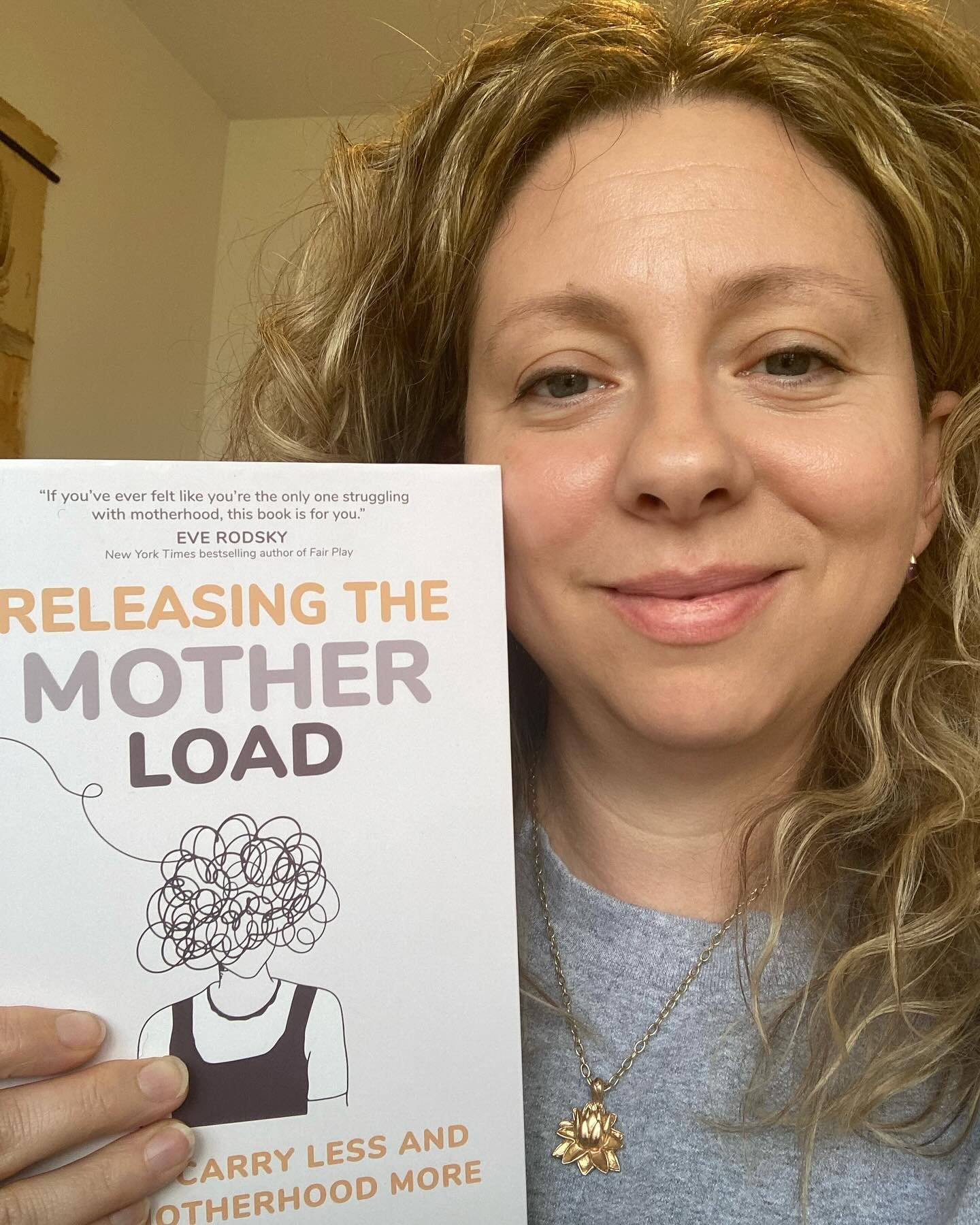 I am so excited to receive @momwell new book! I have yet to take a deep dive but I just love how Erica has outlined the various lists of invisible load we all carry. I feel so seen and validated just by looking at the lists 🤩 I was hoping to attend 