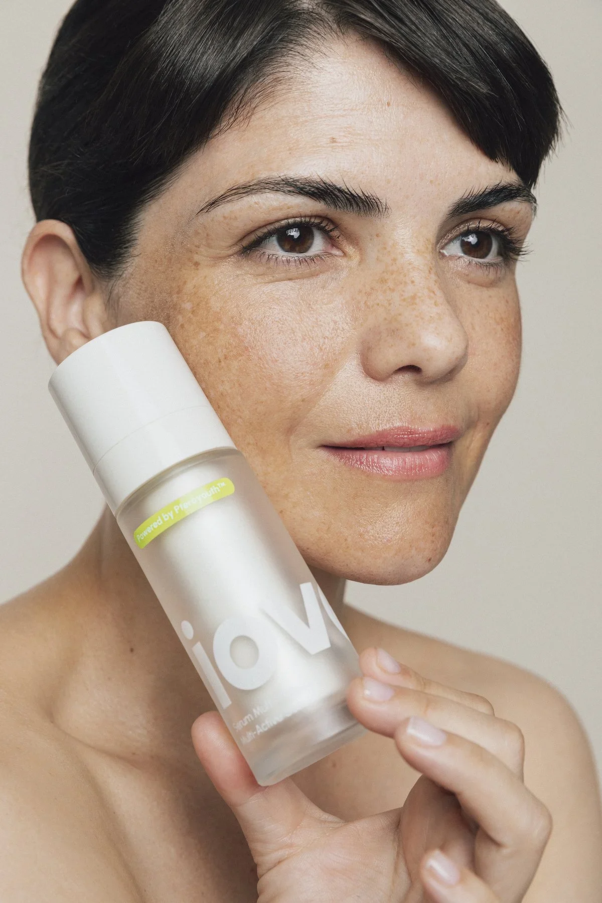 campaign-beauty-product-monikased-iove.webp