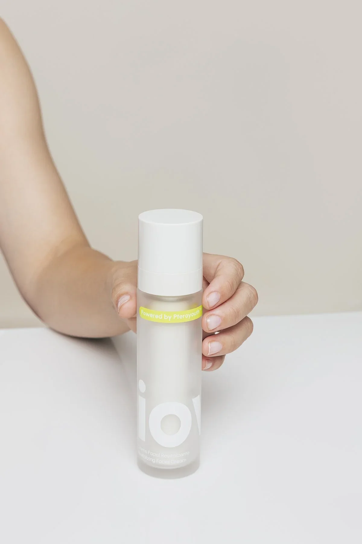 campaign-beauty-product-monikased-photographer.webp