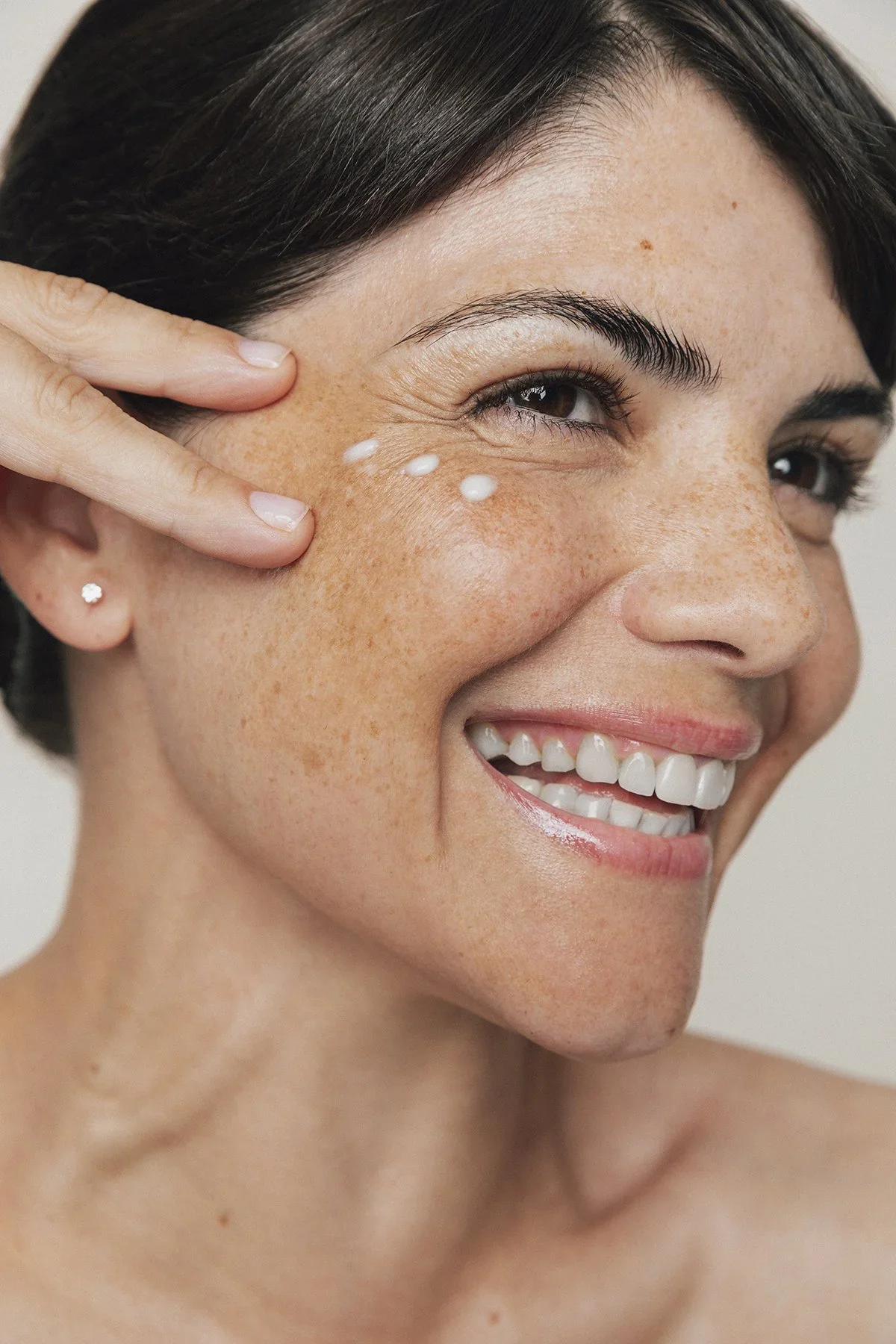 campaign-beauty-product-monikased-estudio.webp