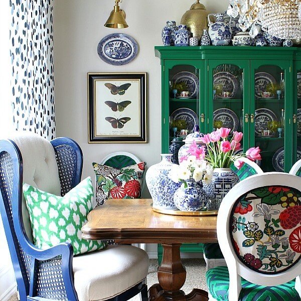 Do you love: 
-bold and bright patterns &amp; prints 
-shinny lacquered furniture 
-bamboo &amp; rattan
-blue &amp; white ginger jars 

If so, you might be a #GrandMillennial! 

Jennifer at Dimples &amp; Tangles used many of these elements in her gor