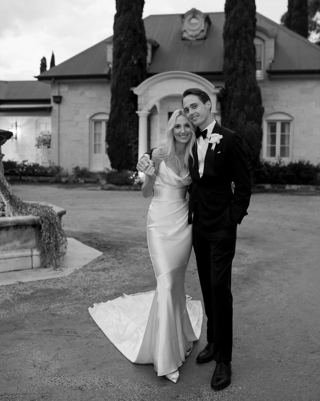 Lovers 💘 @alexchipman_ weds in the iconic Jane by @katherinetash
#TheFallBride