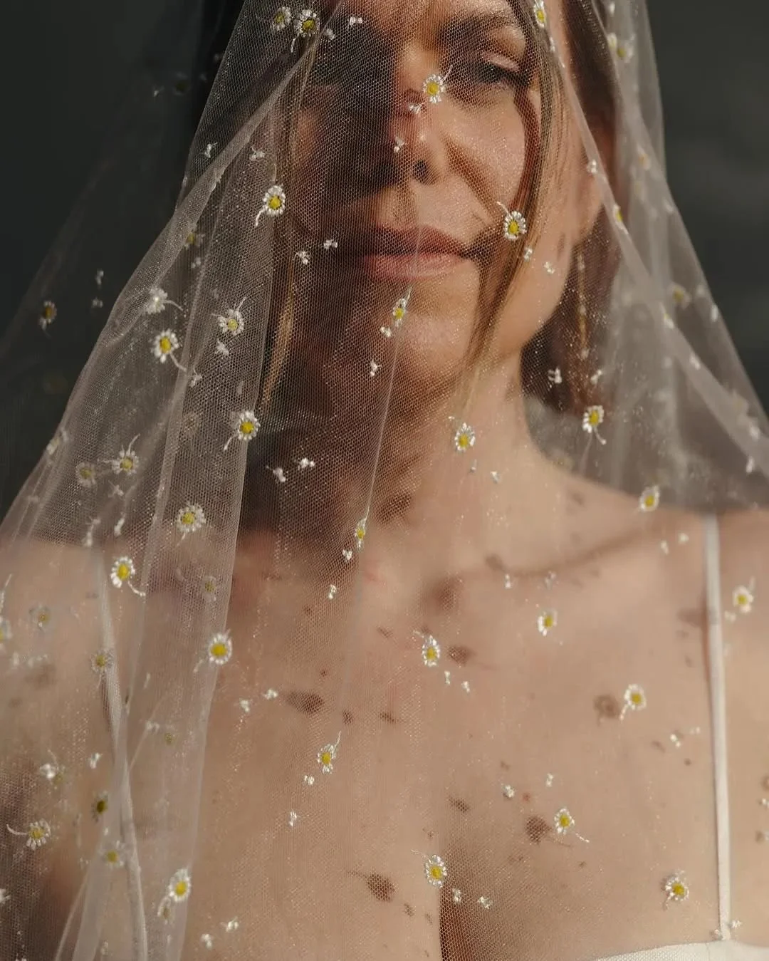 REAL BRIDE &mdash; Golden hour with Caterina in the @jessicabennettbridal Delphine and @am_faulkner Wild Daisy Veil ✨
Captured by @gasp_photo_co
#TheFallBride
