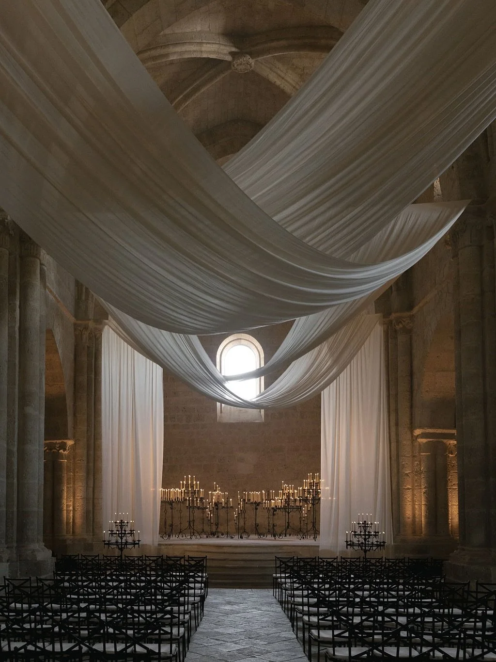 Abadia Retuerta LeDomaine - the chapel transformed with an abundance of candelabras bathing the room in a soft glow, and overhead draping creating a soft, intimate canopy.
Designed by @alicewilkes_design
#TheFallBride