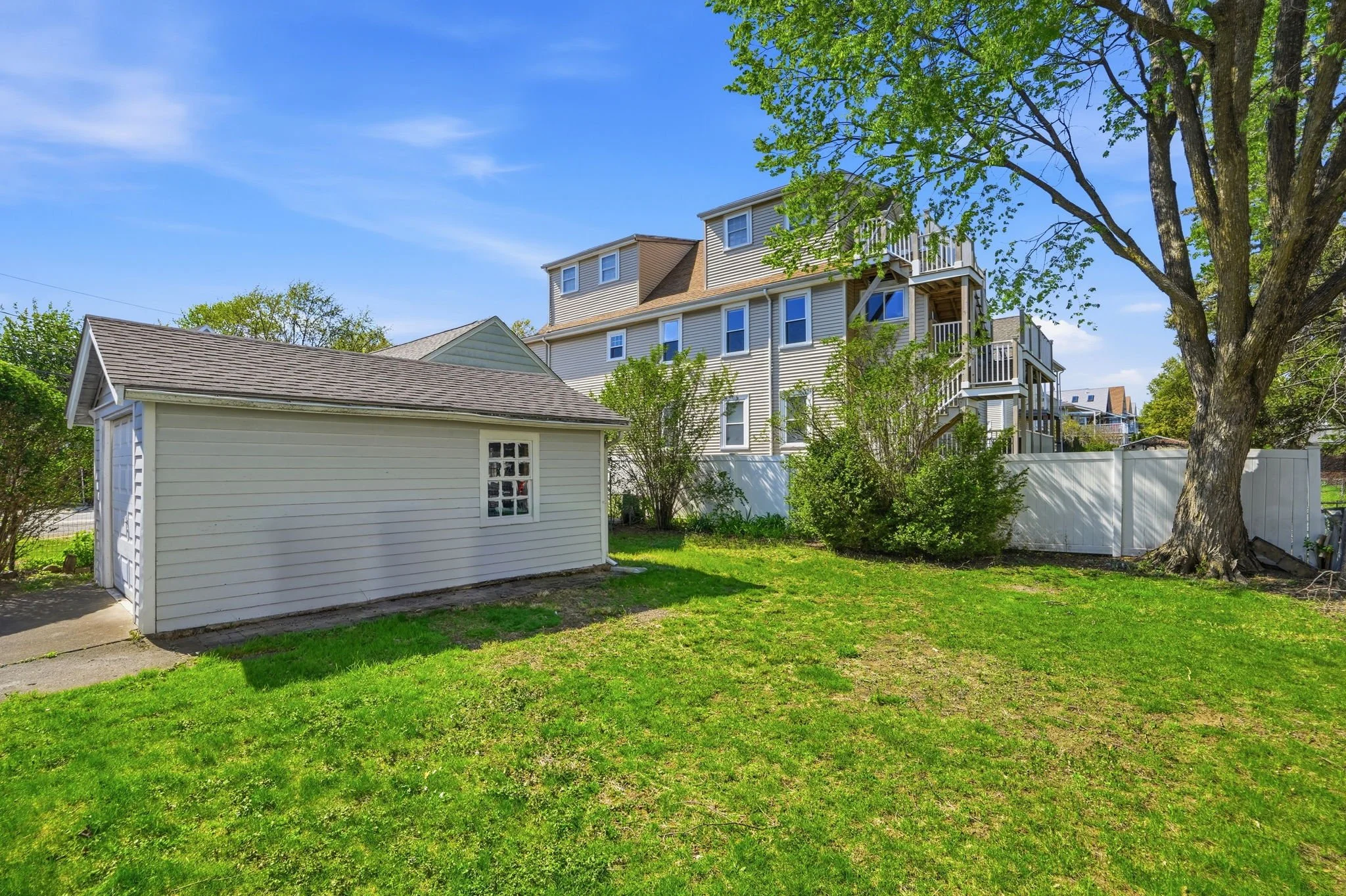 702-704MtAuburn-YardGarage.jpg