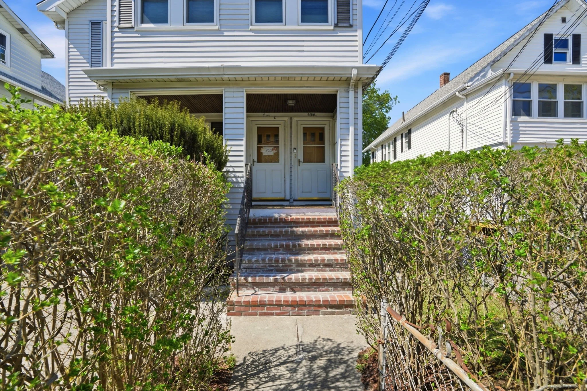 702-704MtAuburn-FrontSteps.jpg