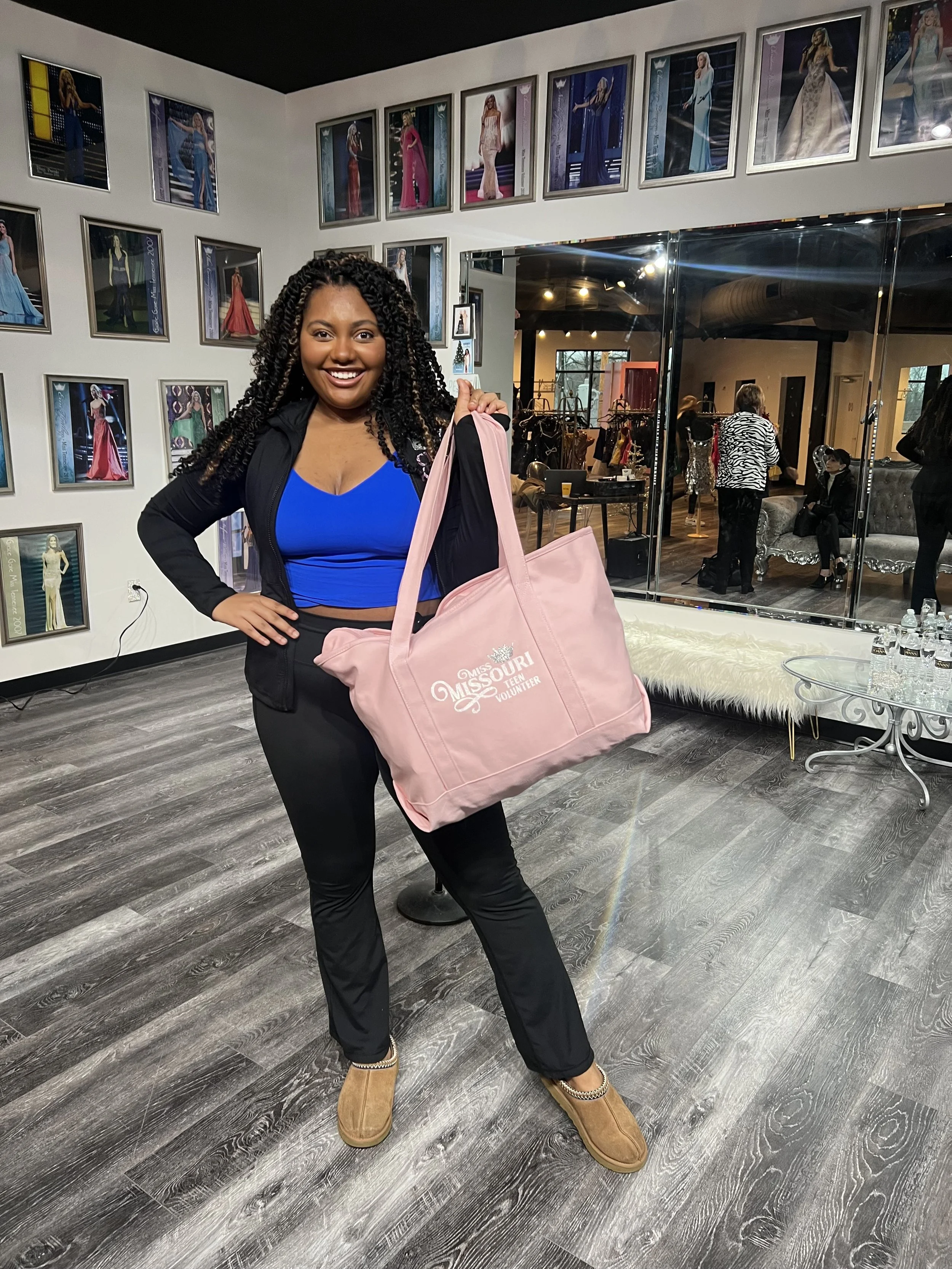 Cyan with her fabulous bag from Commanda Couture