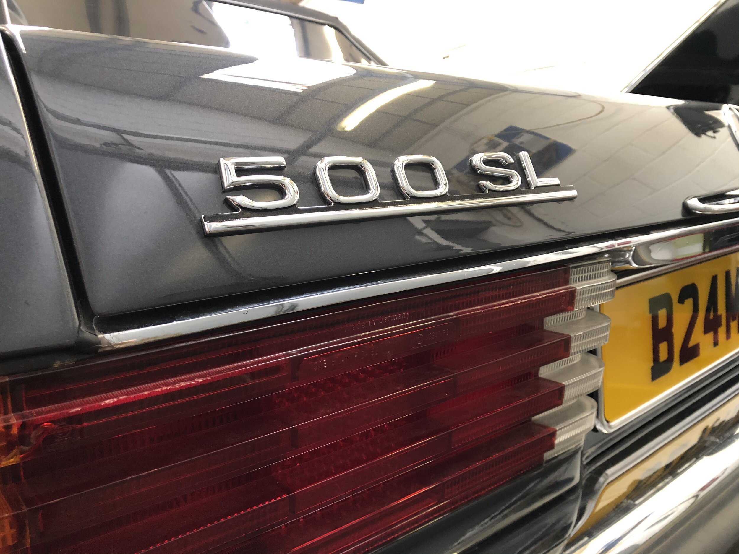 Mercedes SL500 R107 •••