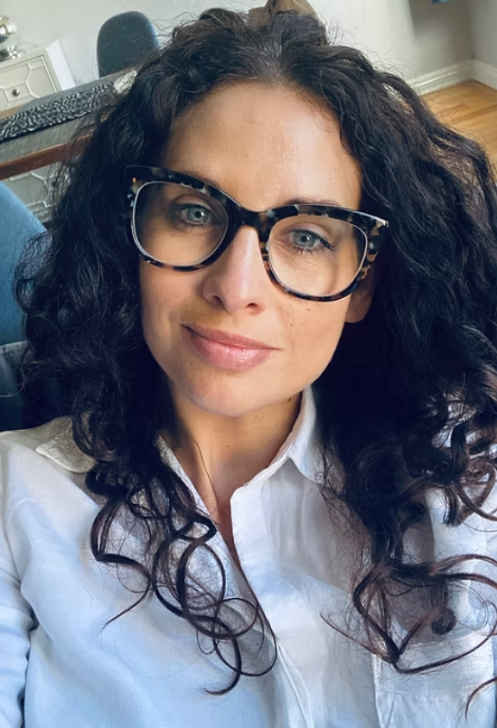 Portrait of Laura Cocas, AMFT and APCC, associate therapist in Lafayette, CA