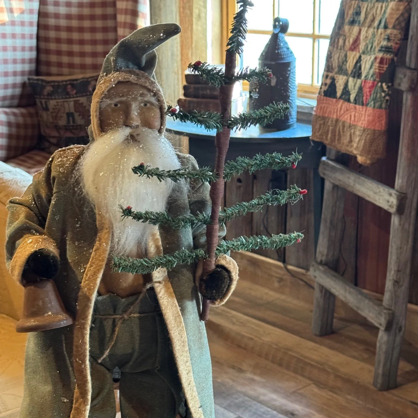 2026 Belsnickel in green coat