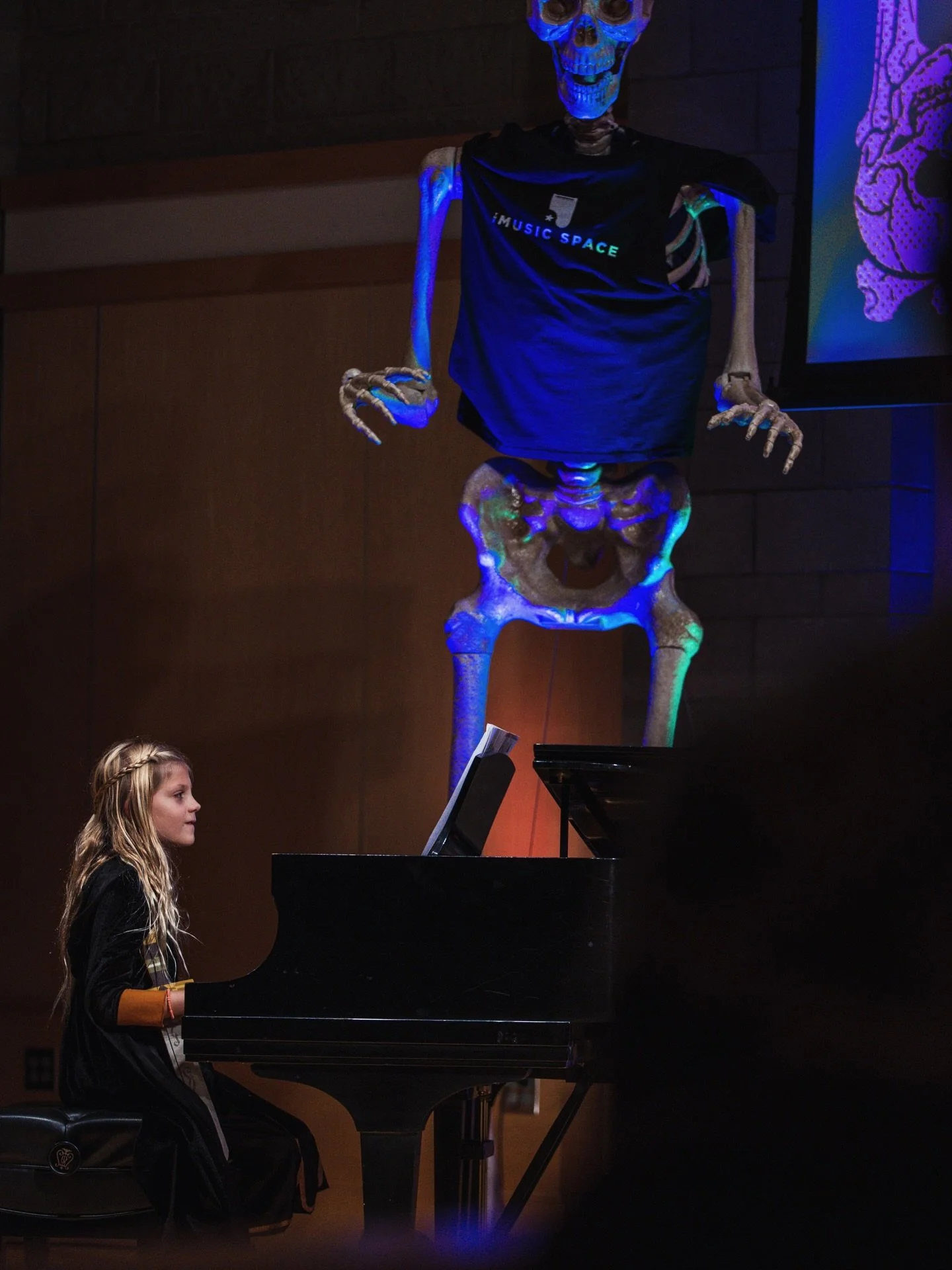 This is The Rainer and The Boss at the @themusicspace Halloween recital. Pretty great. I got free lesson vouchers to hand out if you wanna check it out. 

📸: @brundan_m 
💡: @justinrlevy