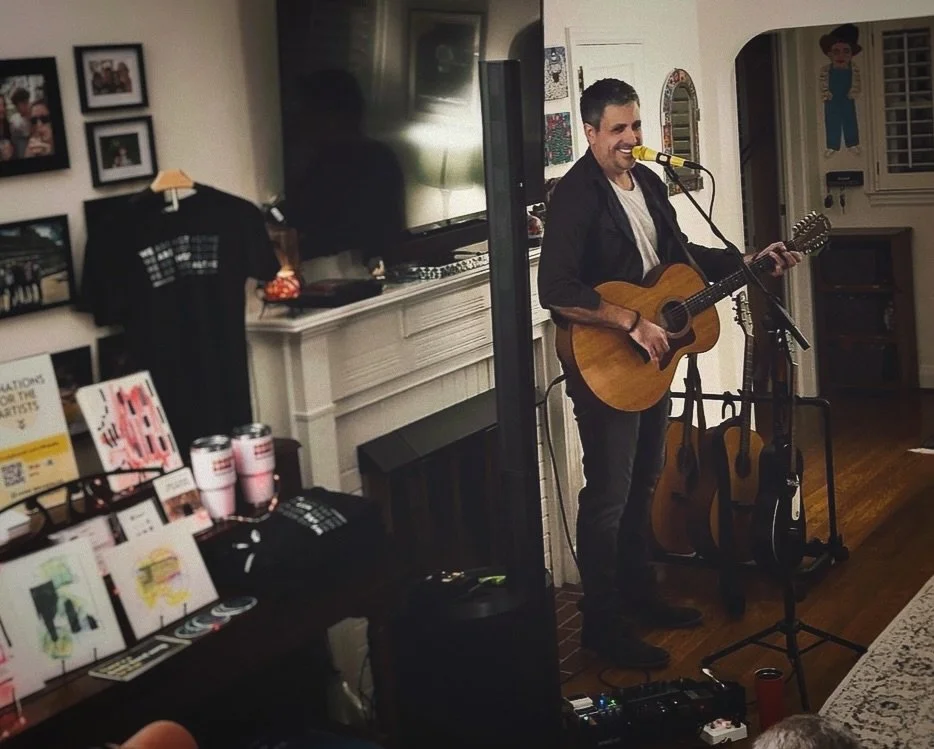 Ah the last show from last week was a gem. Big ups to singer-songwriter @jerrychapmannc for *also* hosting a house concert venue (and playing a great set). Would you believe that this was show #119 for his living room? Running with Headphones House C