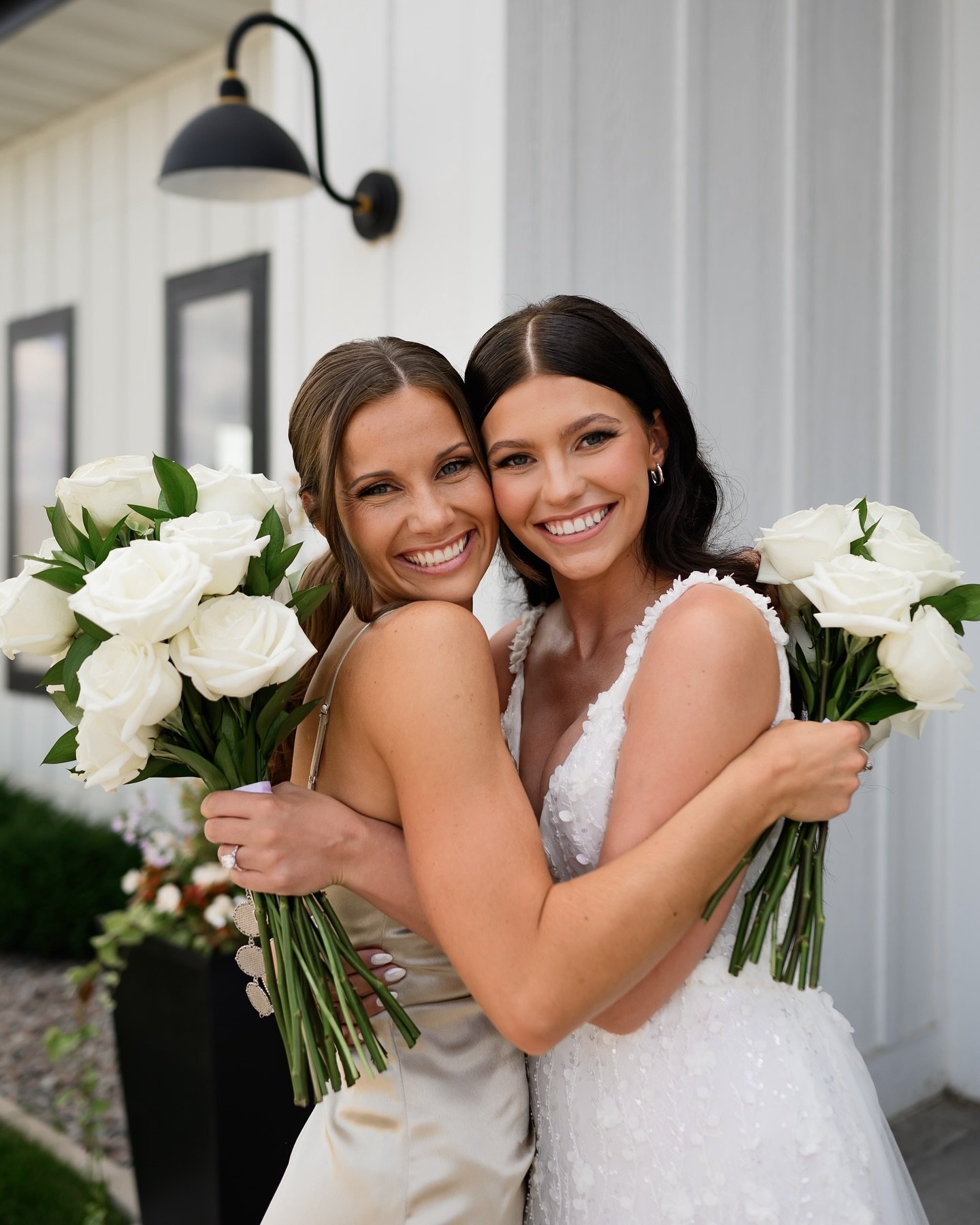 one for the girls 🥂💐✨🫶

Incredible Vendors!!
venue: @woodhavenmn 
coordinator: @honeyb.weddings 
florist: @651studiofloraldesign 
hair + makeup: @taylormariebeautyllc @hairby.sitha